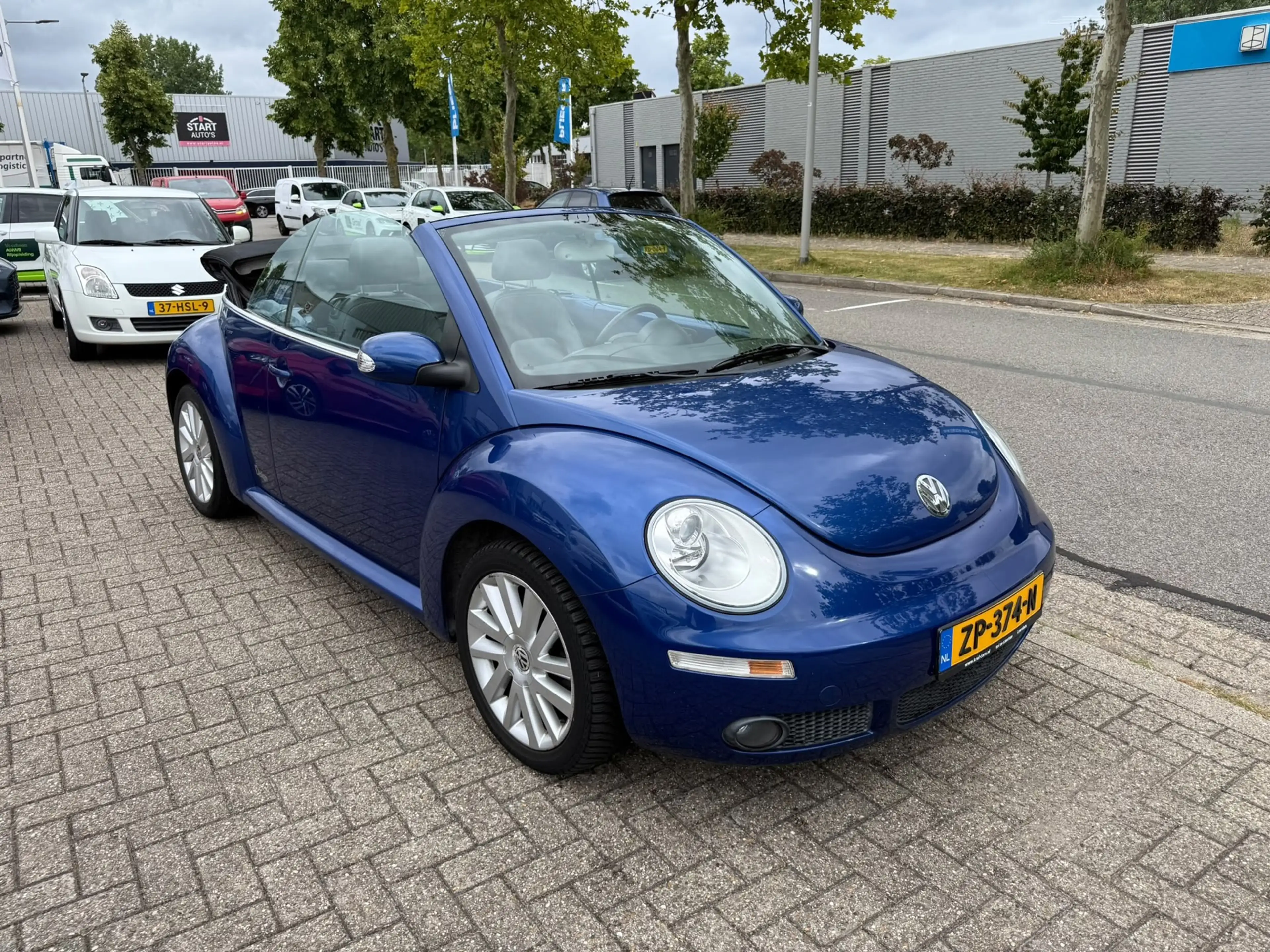 Volkswagen New Beetle Cabriolet 2.0 Trendline, Automaat, Leder, Airco, A — photo 5