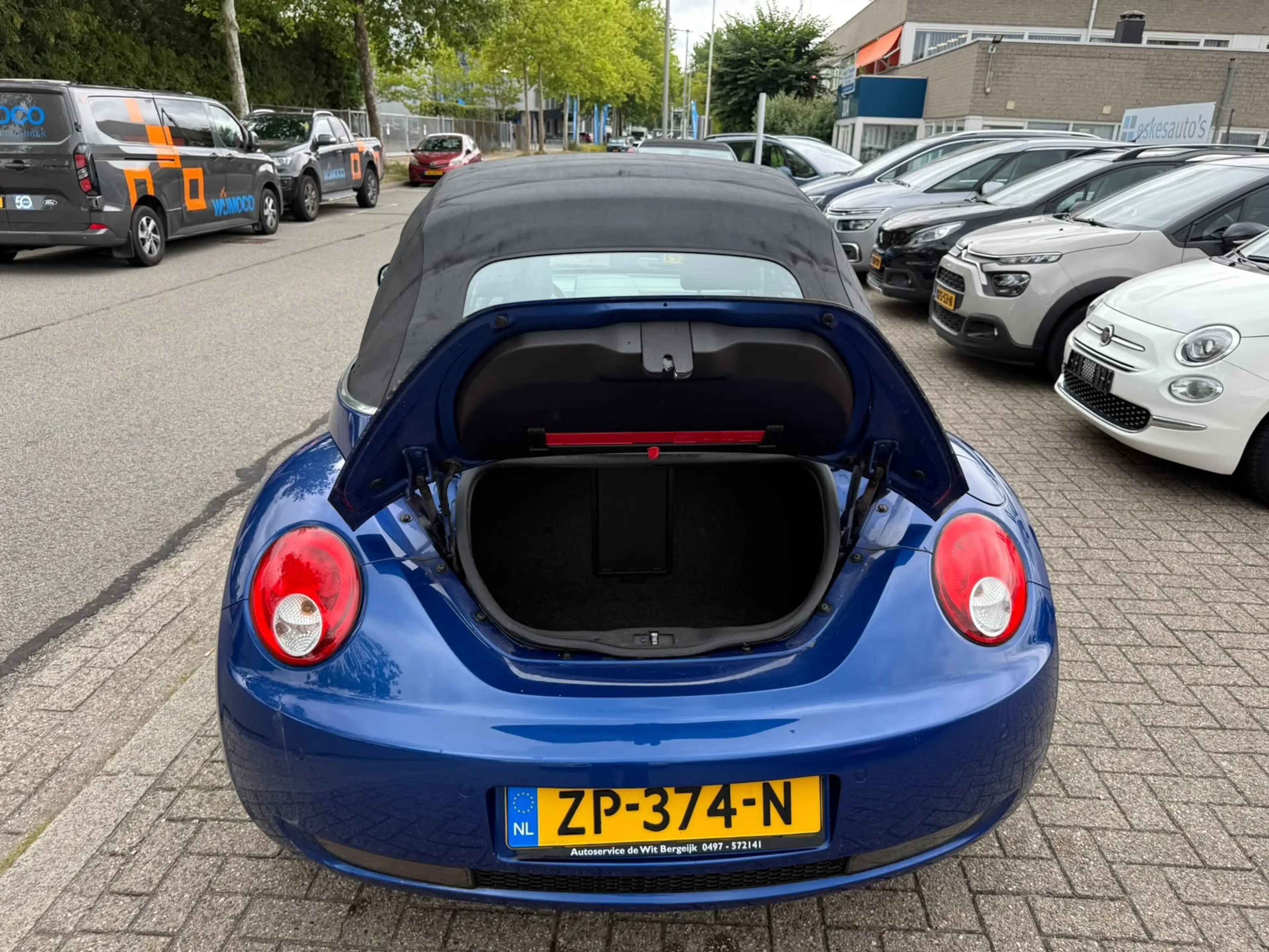 Volkswagen New Beetle Cabriolet 2.0 Trendline, Automaat, Leder, Airco, A — photo 22