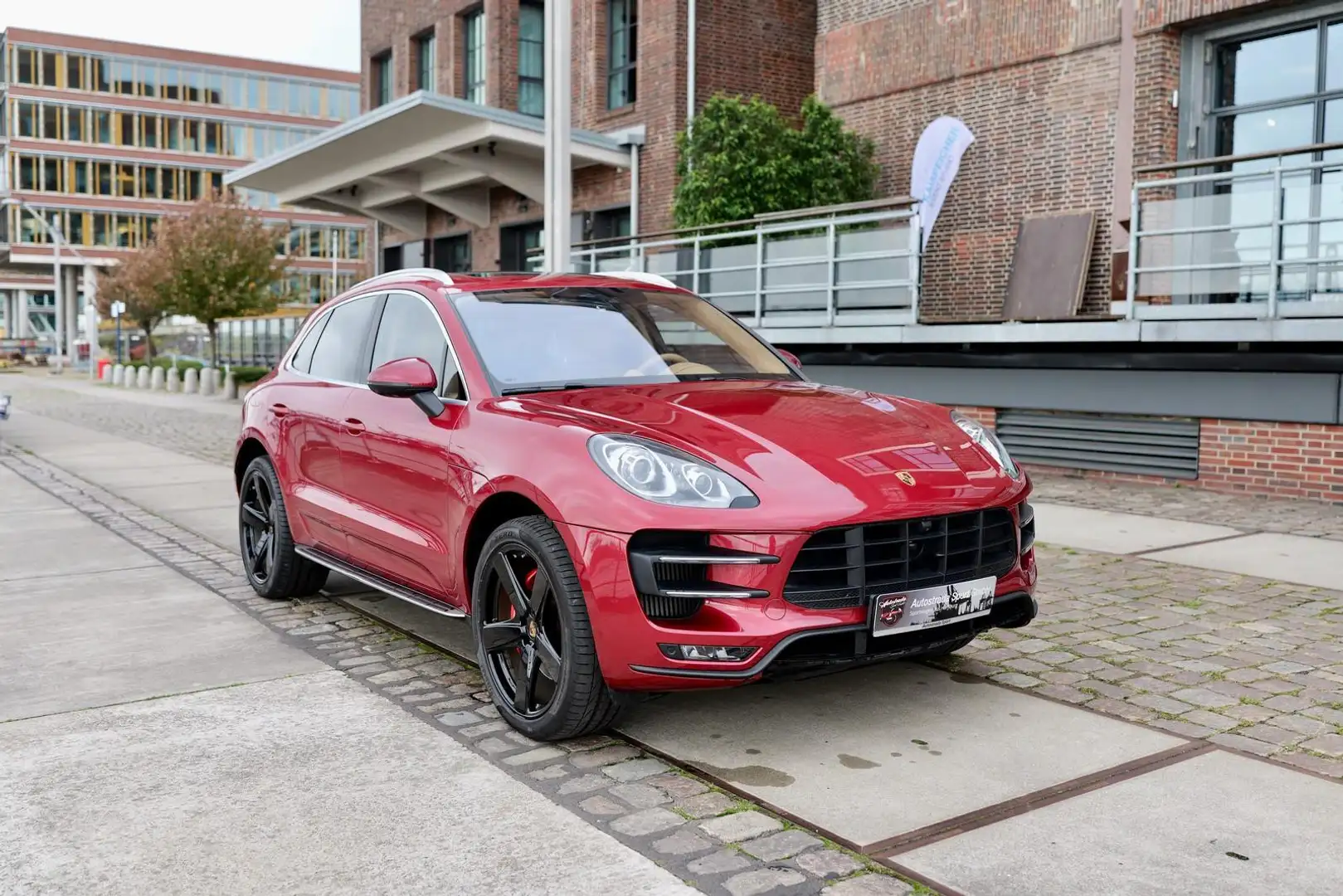 Porsche Macan Turbo Burmester High-End Rot - 2