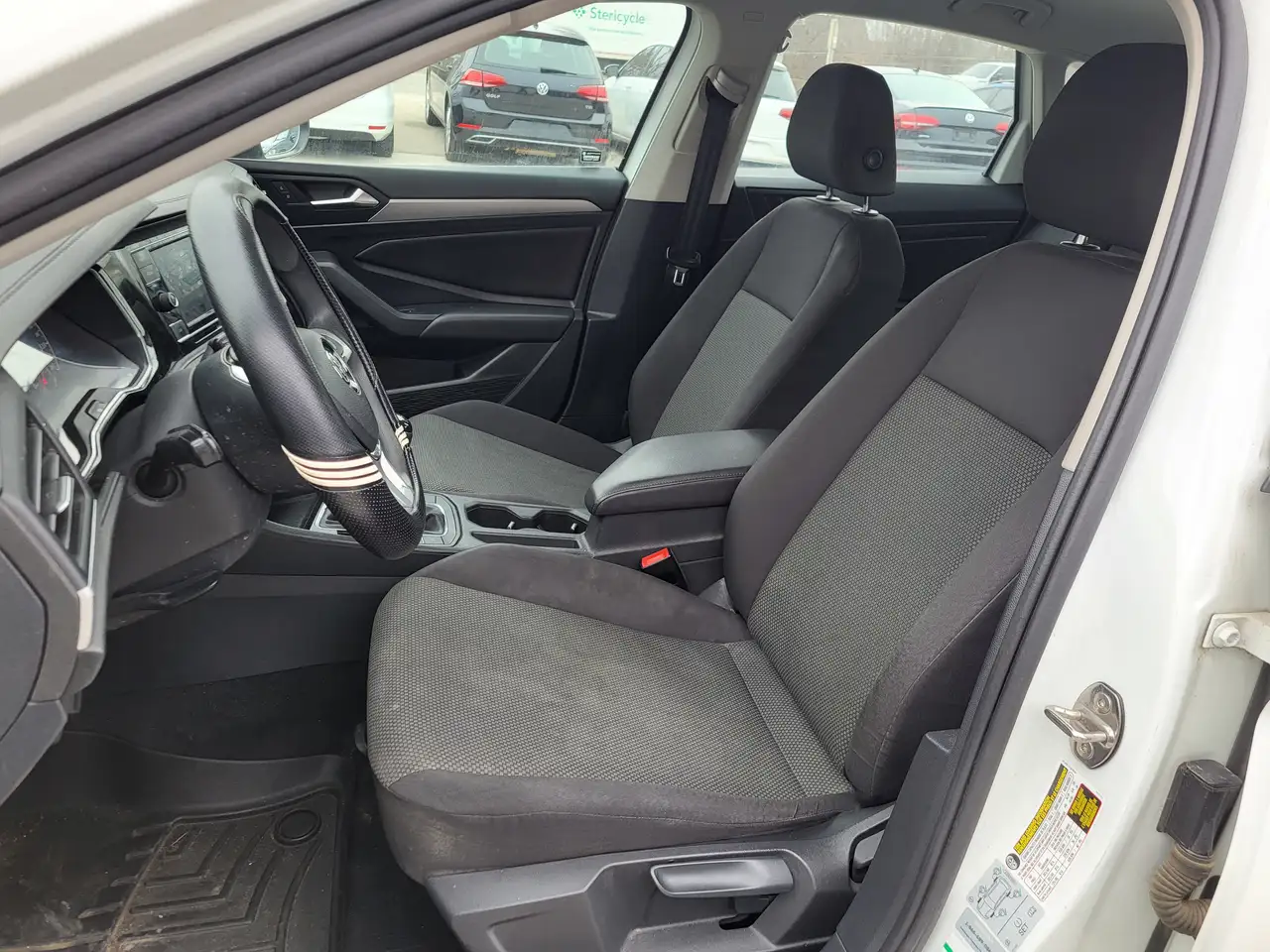 Volkswagen Jetta снимка Volkswagen Jetta