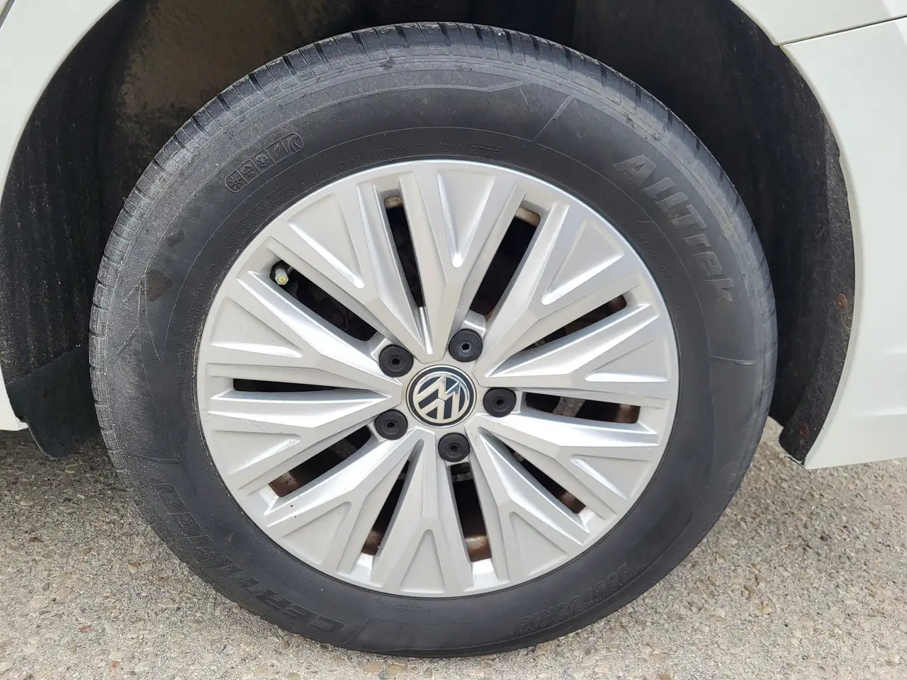 Volkswagen Jetta снимка Volkswagen Jetta
