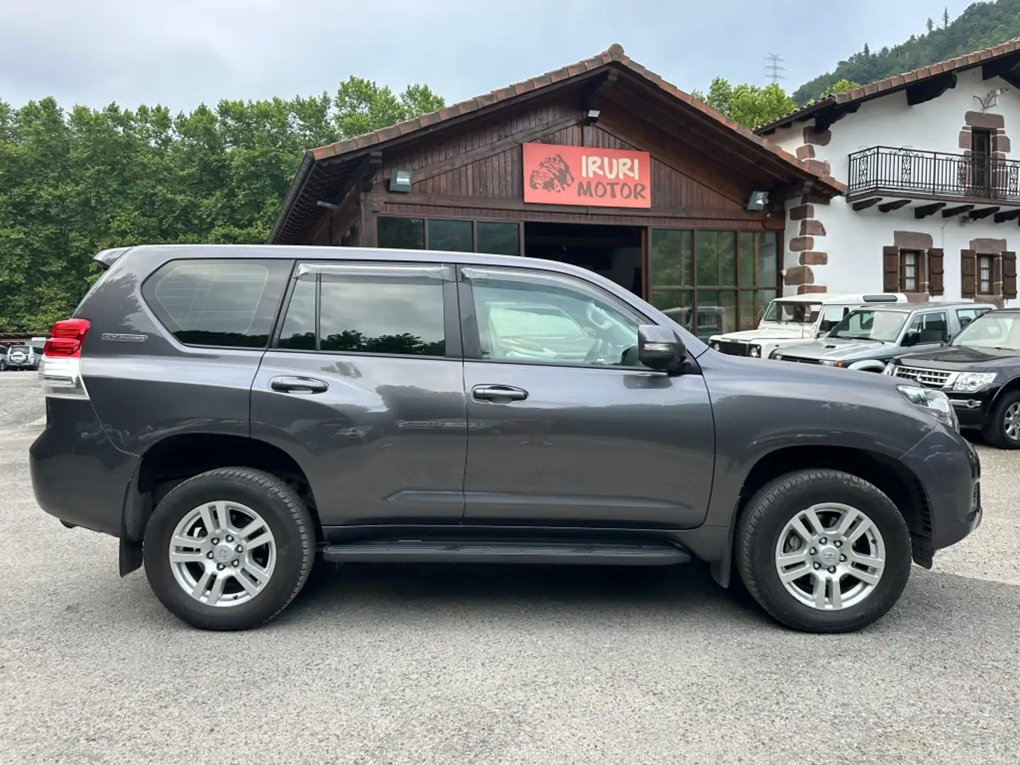 Toyota Land Cruiser D-4D VX Aut. Gris - 1