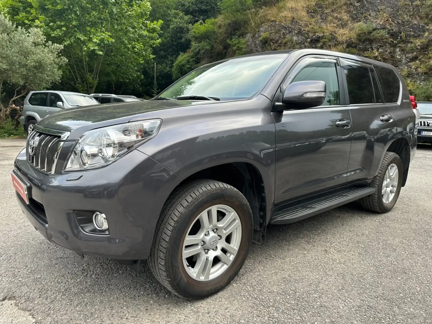 Toyota Land Cruiser D-4D VX Aut. Gris - 2