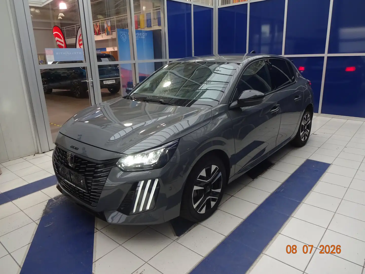 Peugeot 208 Allure Hybrid 100 e-DCS6 Grau - 2