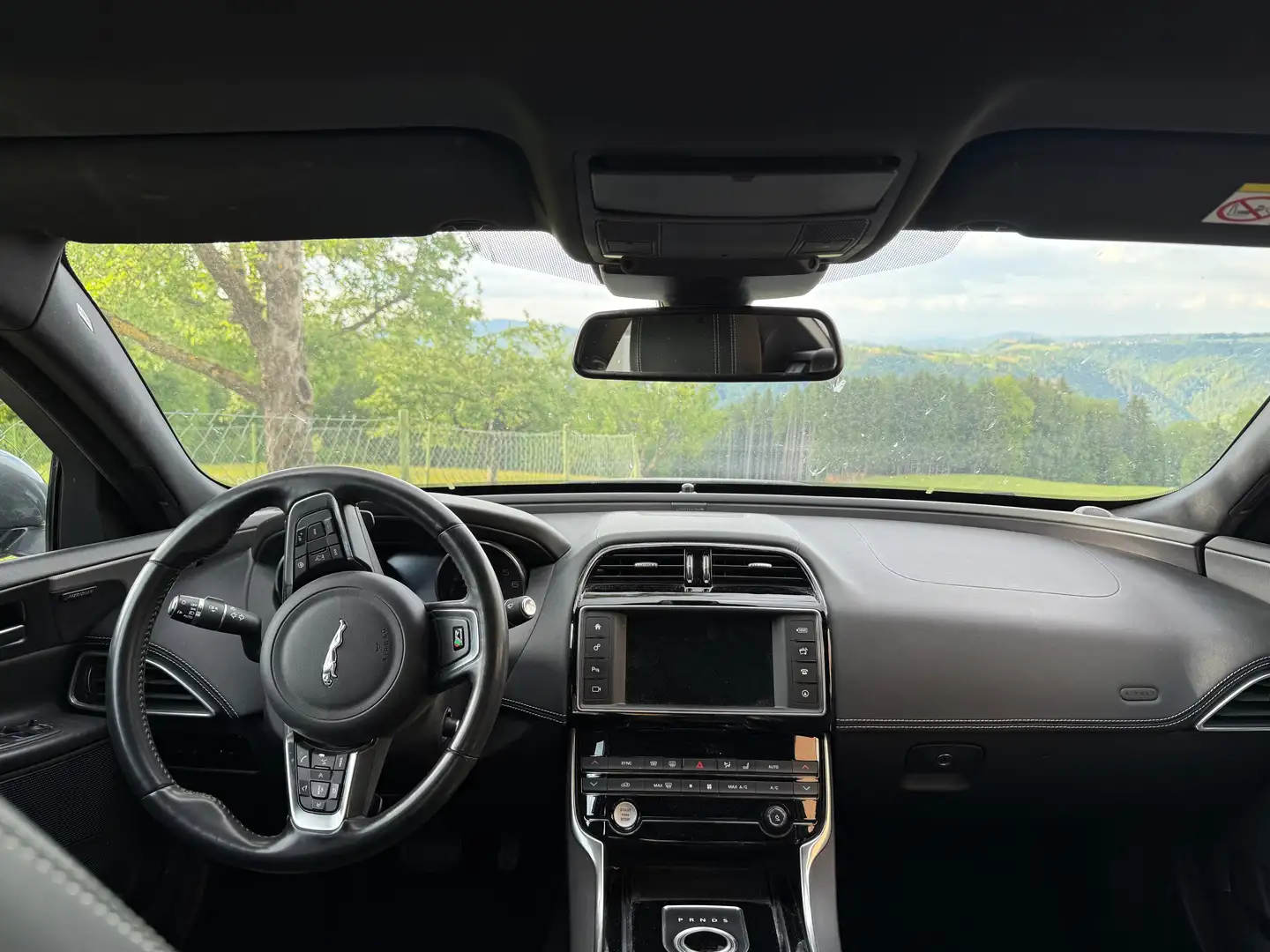 Jaguar XE XE 20t R-Sport Aut. R-Sport Grau - 2