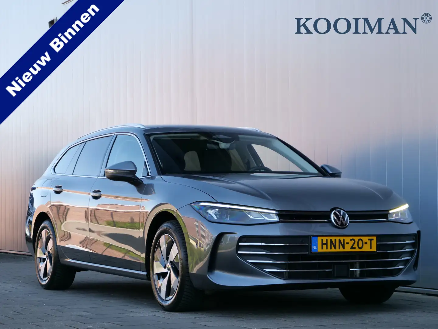 Volkswagen Passat Variant 1.5 eTSI 150pk Business Automaat Navigatie / Stoel Grijs - 1