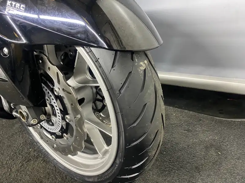 Kawasaki GTR 1400 - foto 5