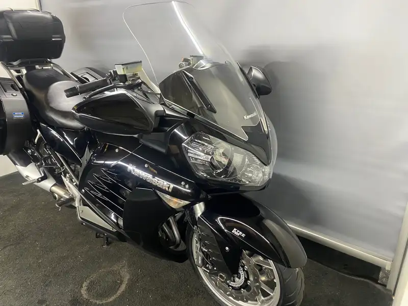 Kawasaki GTR 1400 - foto 3