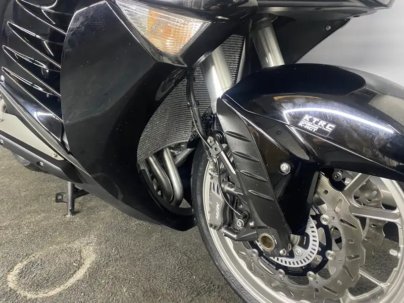 Kawasaki GTR 1400 - foto 4