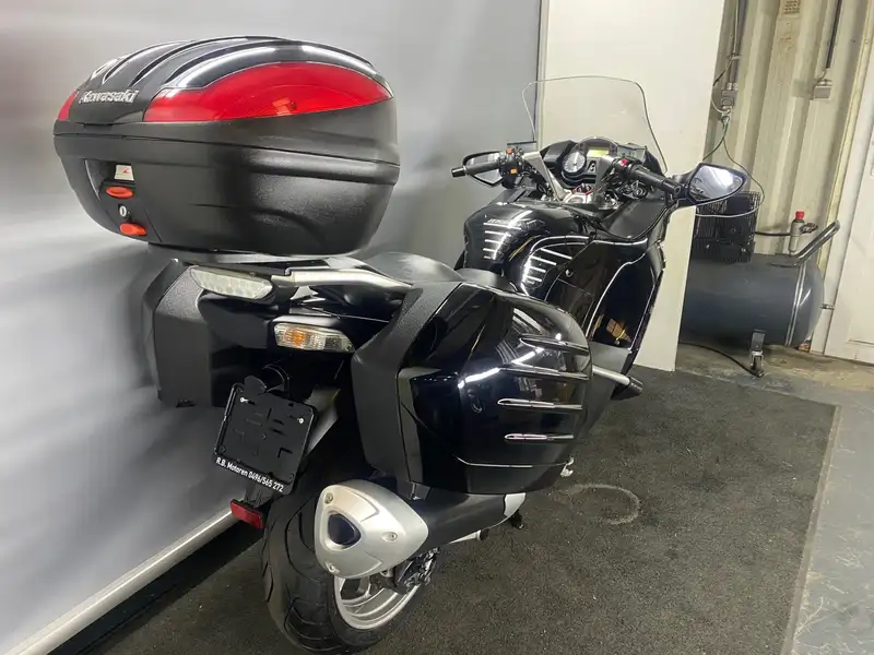 Kawasaki GTR 1400 - foto 7