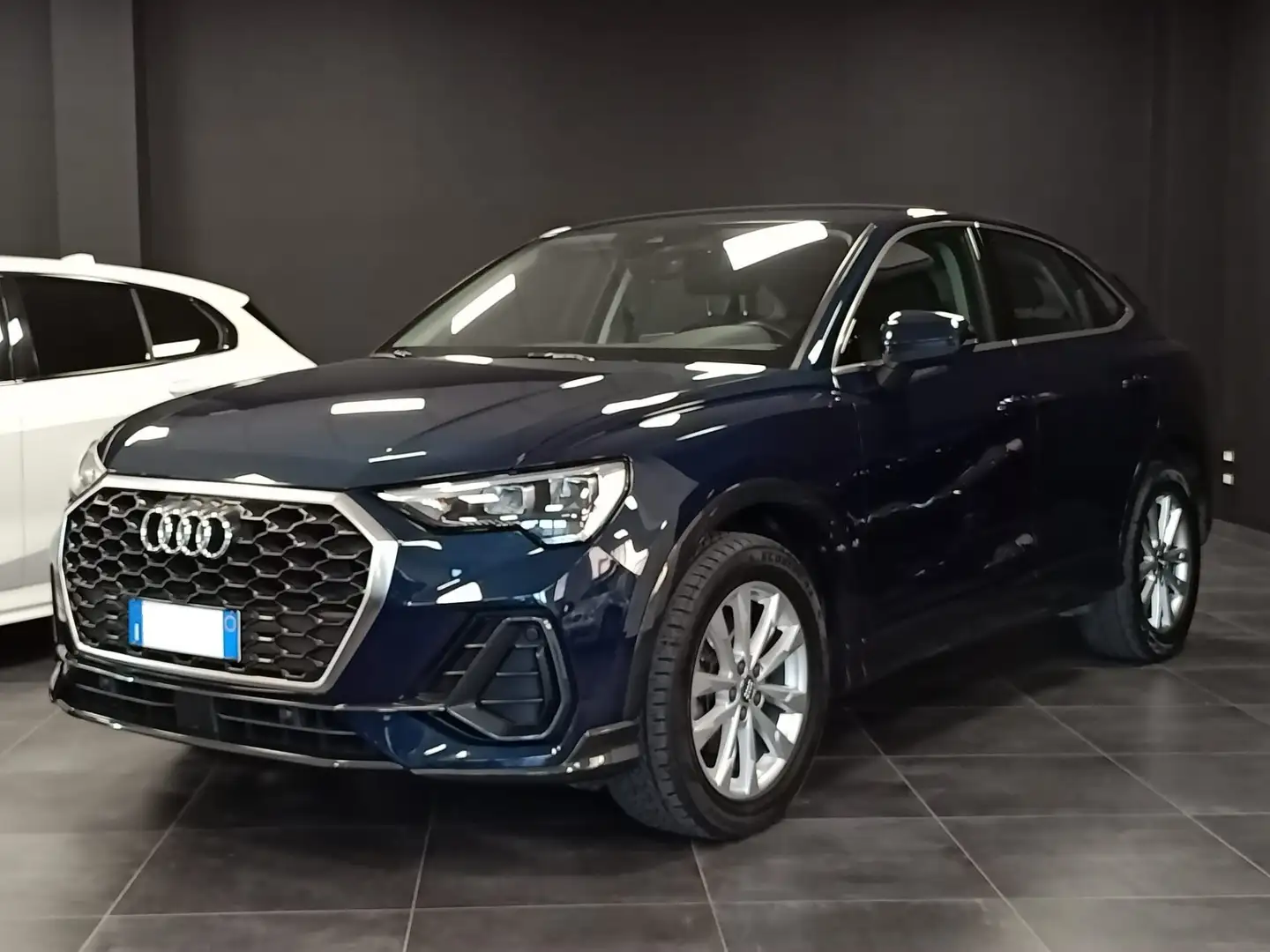 Audi Q3 SPB 35 TDI S tronic Business Plus Blu/Azzurro - 2