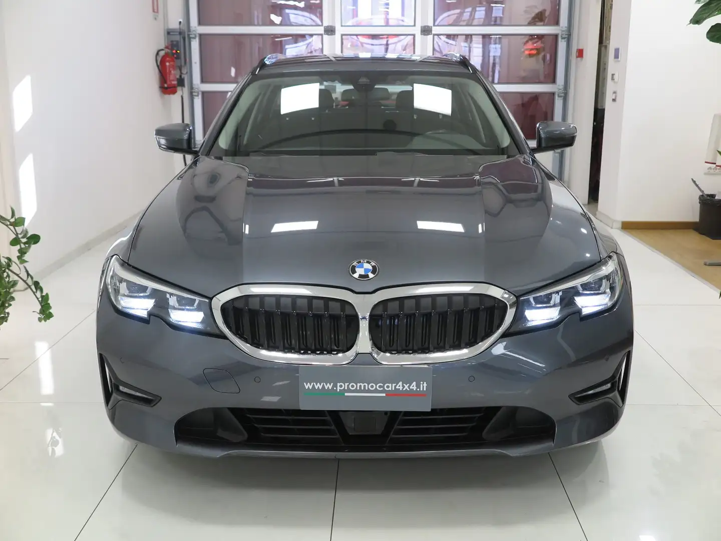 BMW 320 Touring Advantage C/autom. "Solo 70.000 km!!!" Grigio - 2