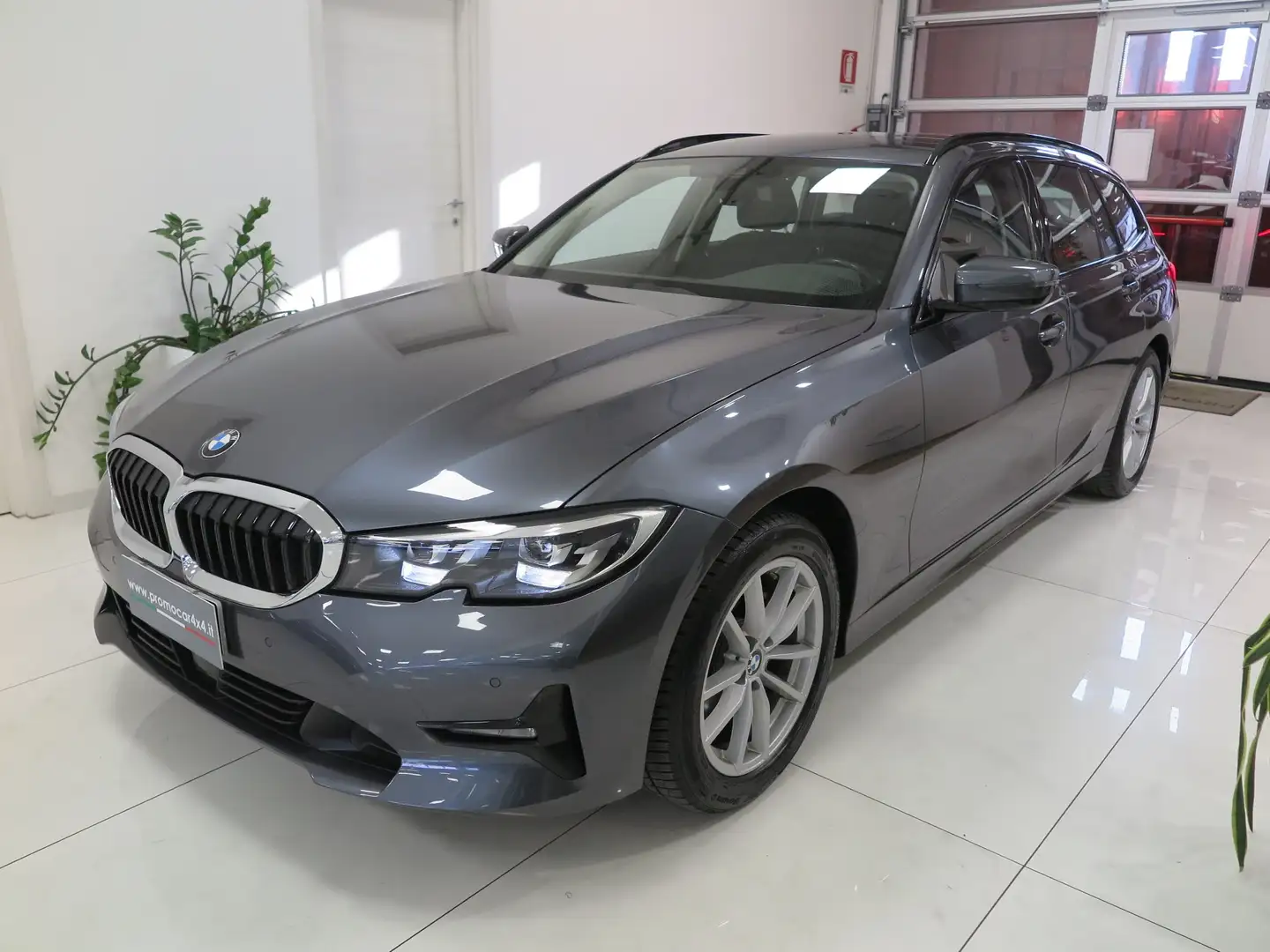 BMW 320 Touring Advantage C/autom. "Solo 70.000 km!!!" Grigio - 1