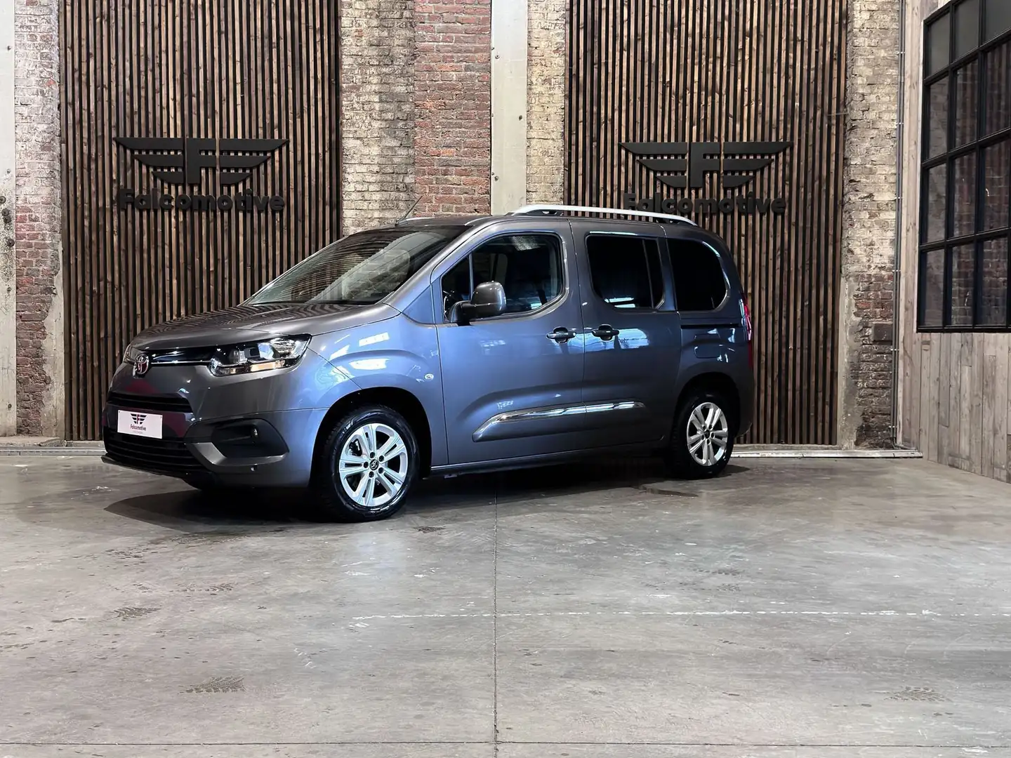 Toyota Proace City 1.2i*NAVI*PANODAK*CAMERA*DAB*AUT-AIRCO* Grau - 2