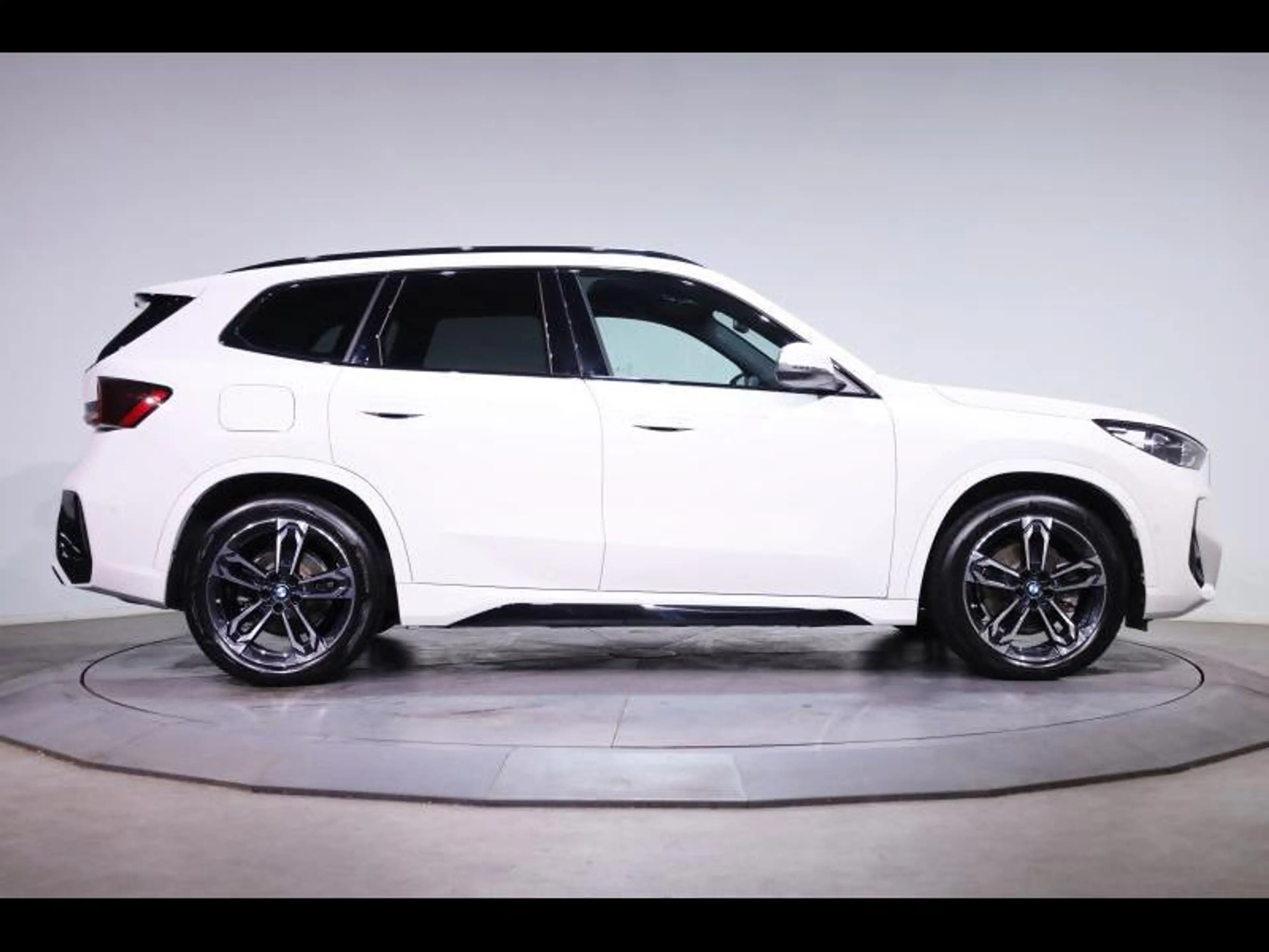 BMW iX1 xDrive30 Kit M Sport — photo 3