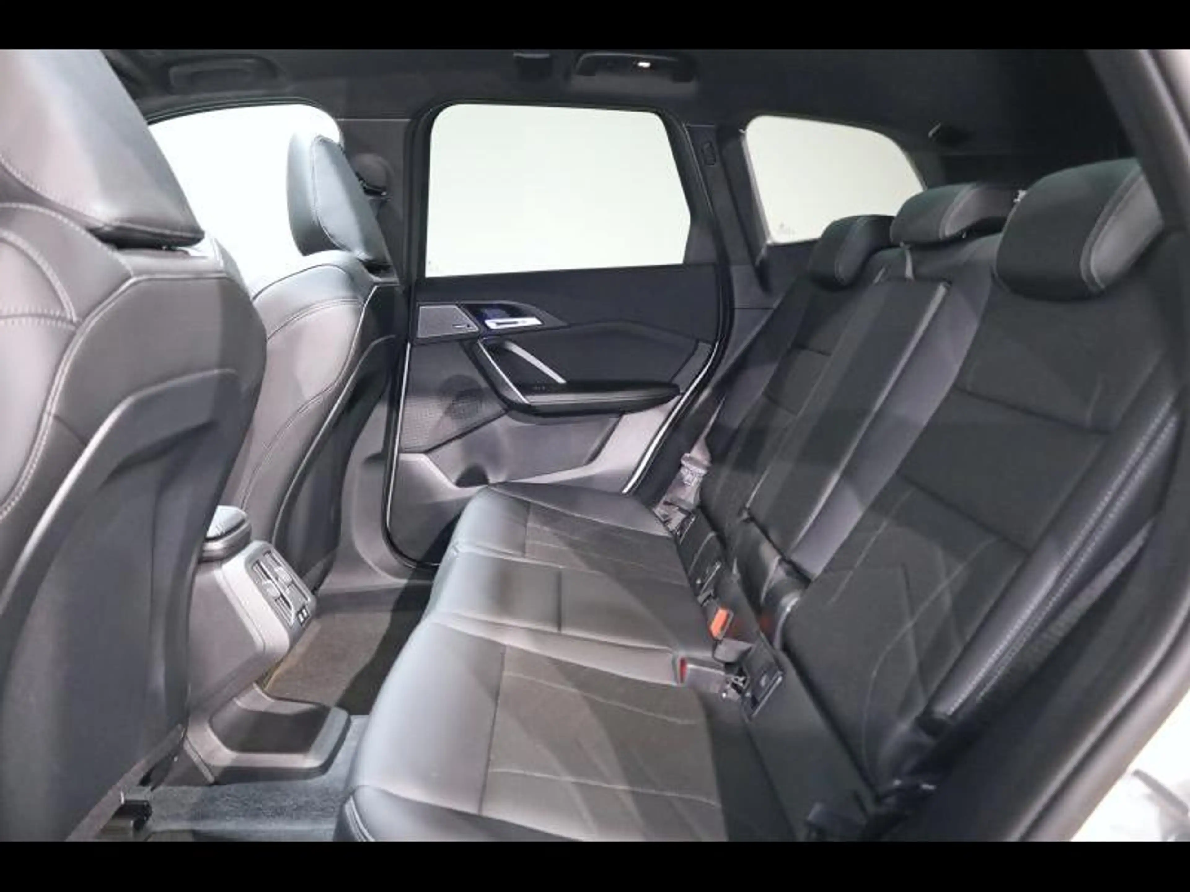 BMW iX1 xDrive30 Kit M Sport — photo 10