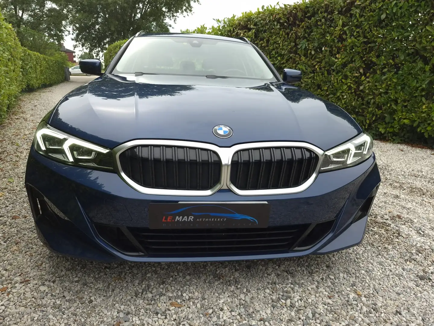 BMW 320 320d Touring mhev 48V xdrive Modrá - 1