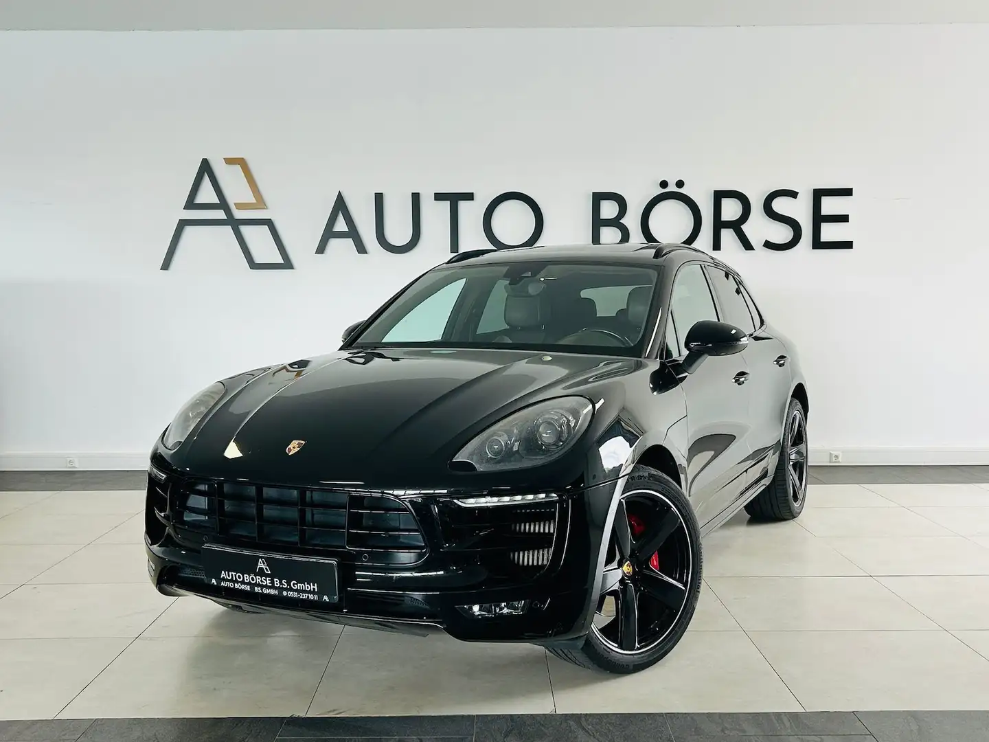 Porsche Macan Turbo*SPORT-CHRONO*APPROV*PANO*STHZG*AHK Schwarz - 1