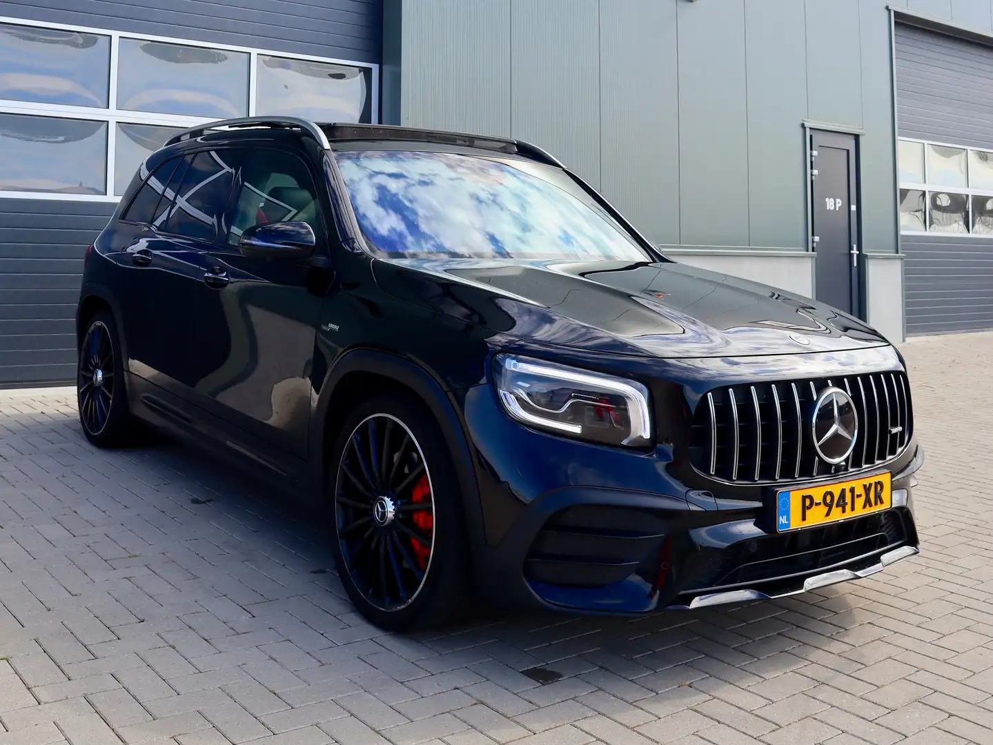 Mercedes-Benz GLB 35 AMG 306pk Speedshift 4MATIC 2021 Чорний - 2
