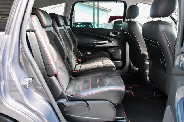 Ford S-Max view 15