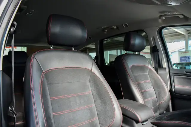 Ford S-Max view 14