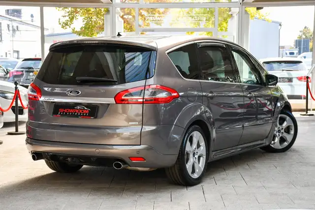 Ford S-Max view 2