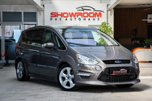 Ford S-Max view 3