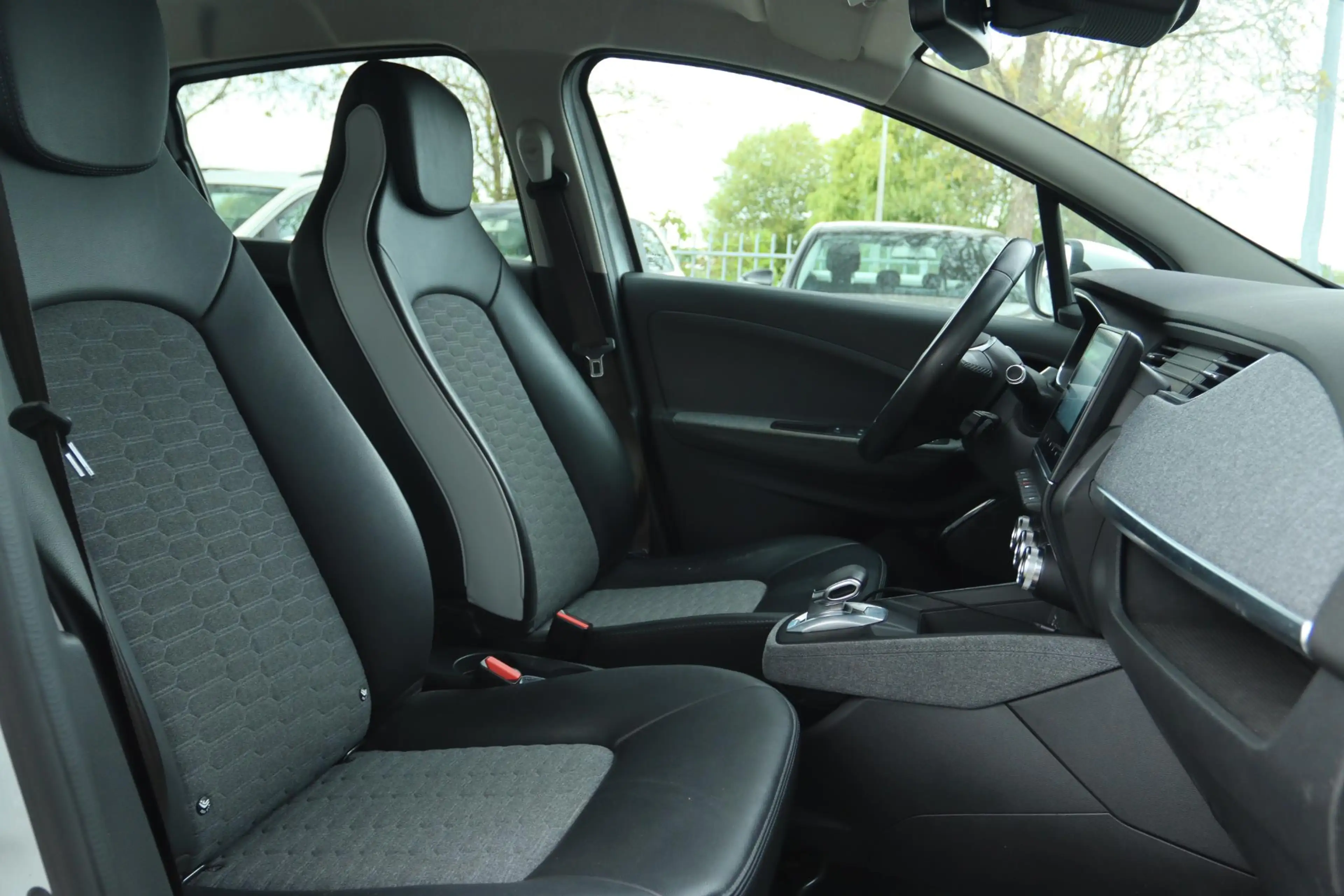 Renault ZOE R135 INTENS 52 KWH SOH 92.6% | KOOPACCU | CARPLAY — photo 4