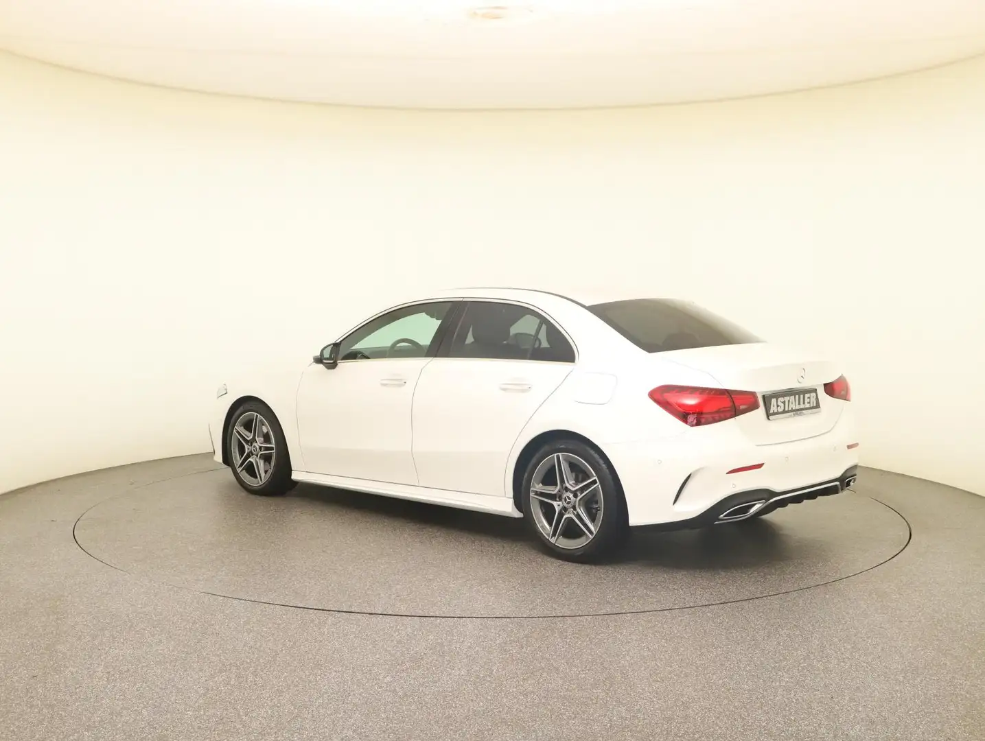Mercedes-Benz A 200 d Limousine AMG Line MBUX+Led+Winterp+Kam Weiß - 2