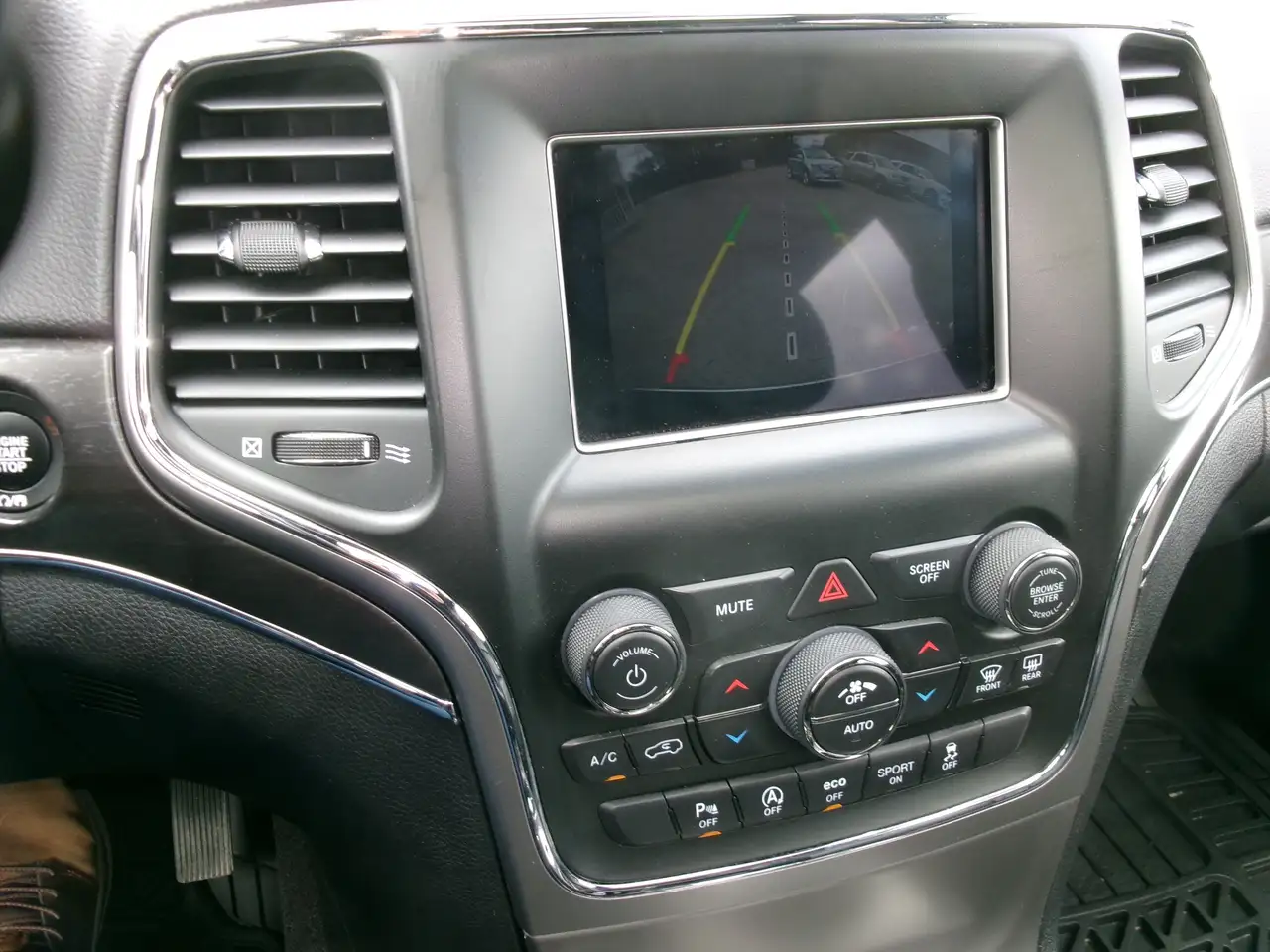 Jeep Grand Cherokee снимка Jeep Grand Cherokee