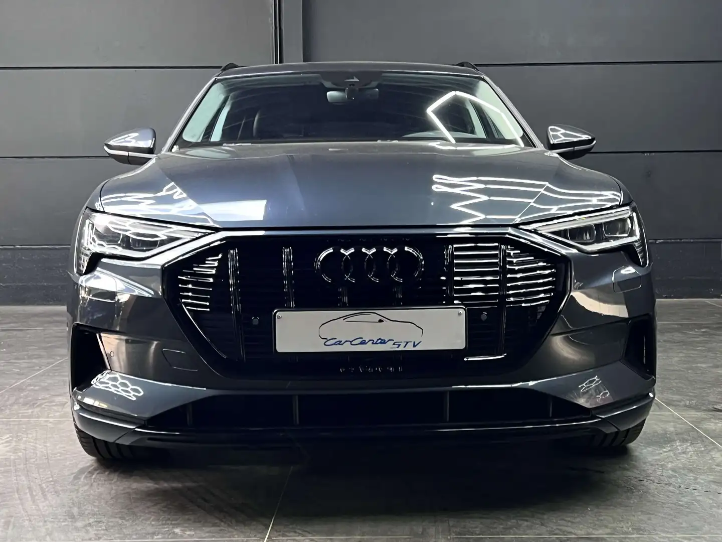 Audi e-tron 55 quattro 95 kWh / Black line / 2023 Gris - 2