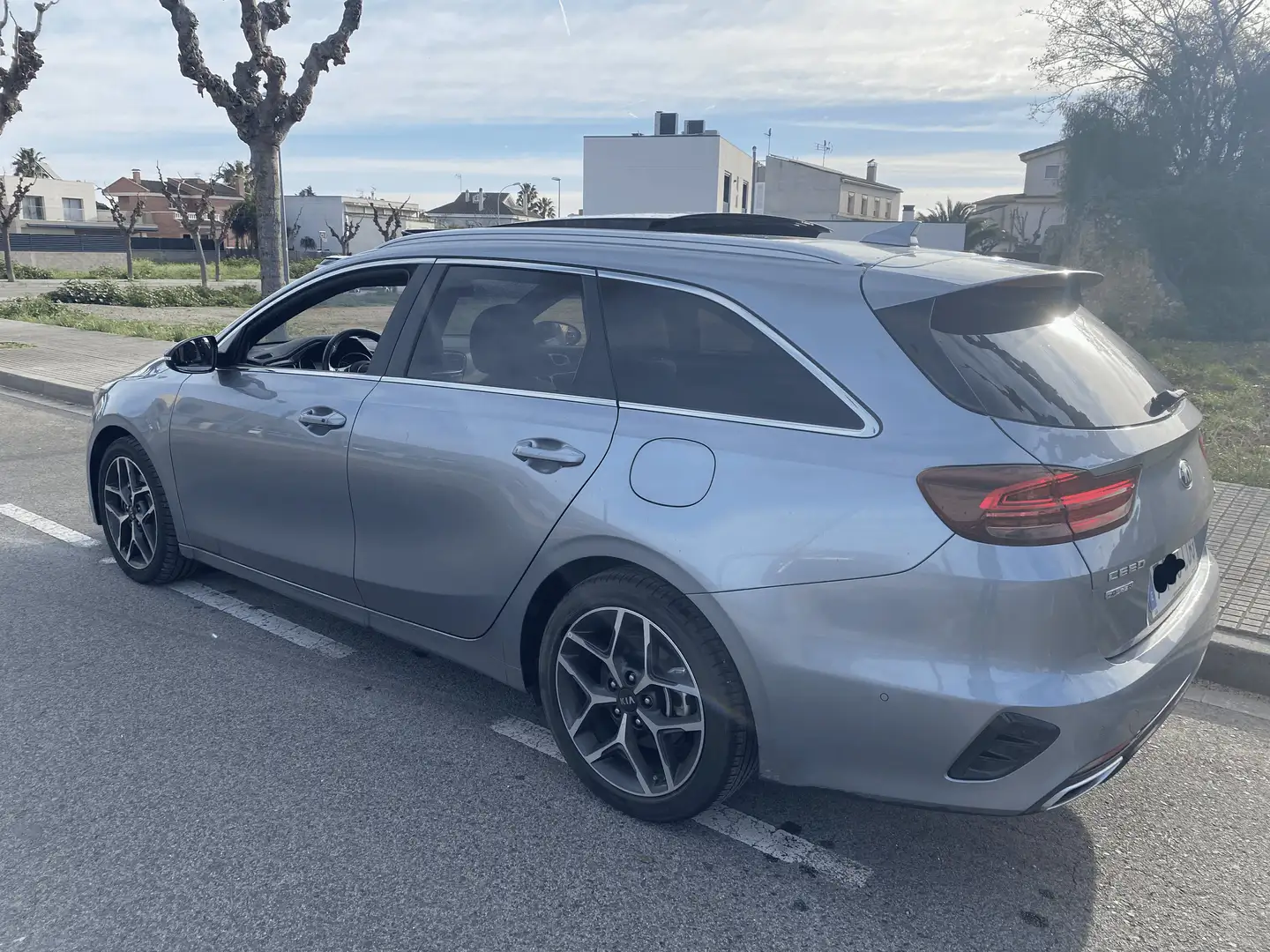 Kia Ceed / cee'd Ceed Tourer 1.4 T-GDi Eco-Dynamics GT Line GT Line Plateado - 2