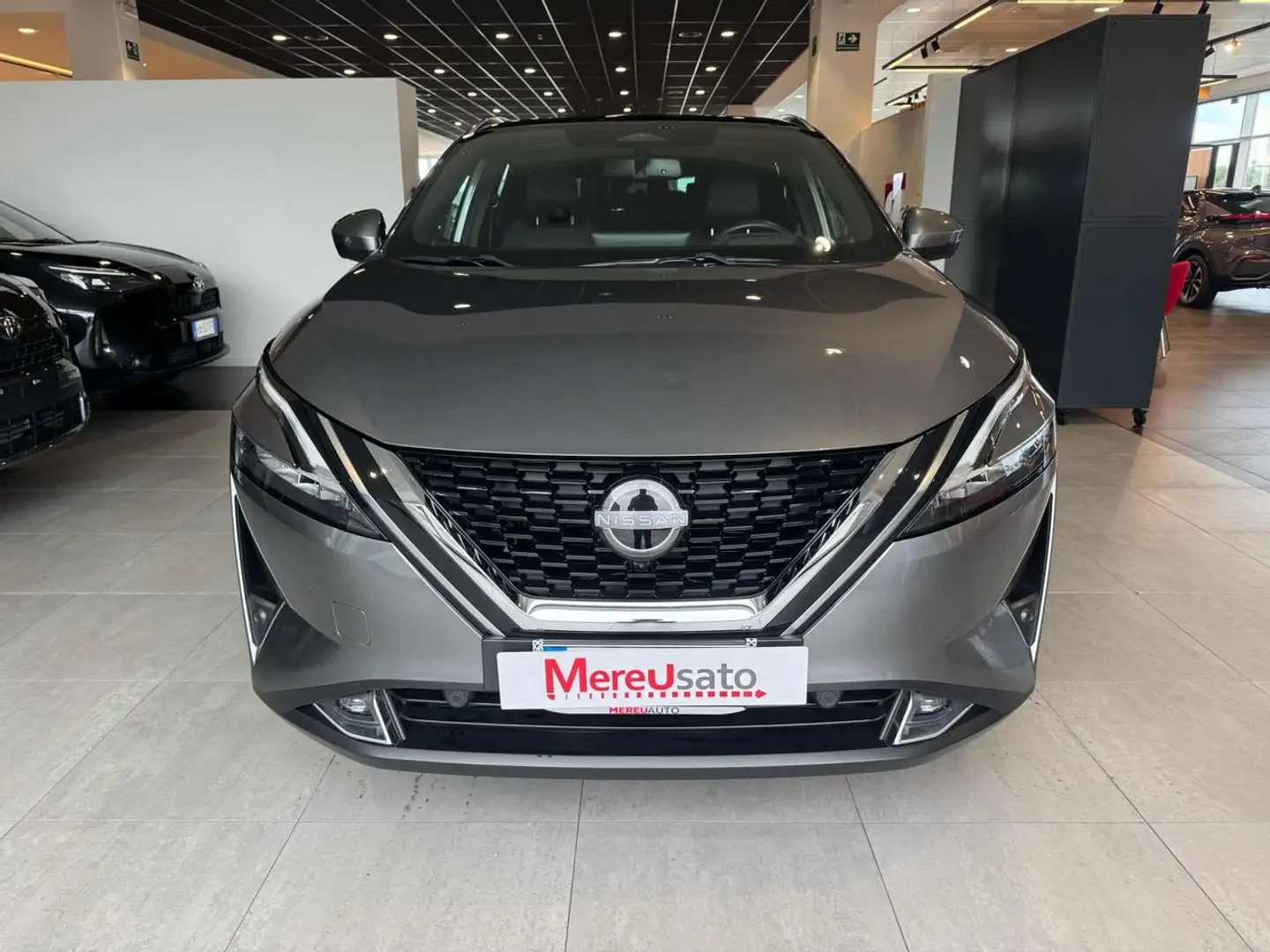 Nissan Qashqai MHEV 140 CV Tekna Gris - 2