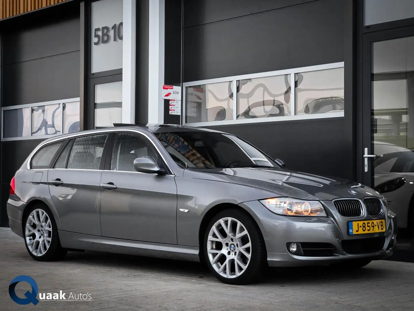 BMW 325 3-serie Touring 325i High Executive | PANO | TREKH Grau - 1