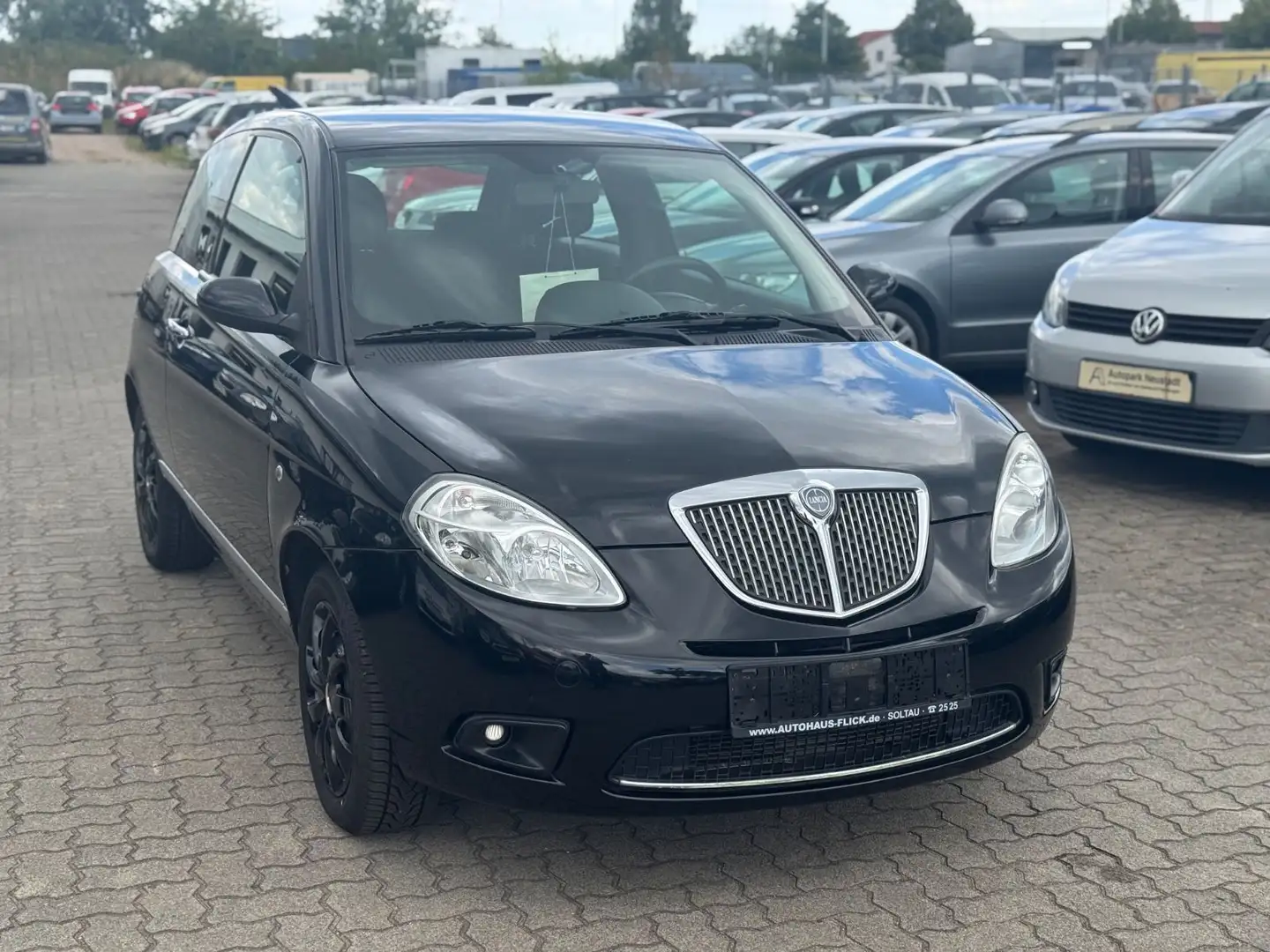 Lancia Ypsilon 1.4 Schwarz - 2