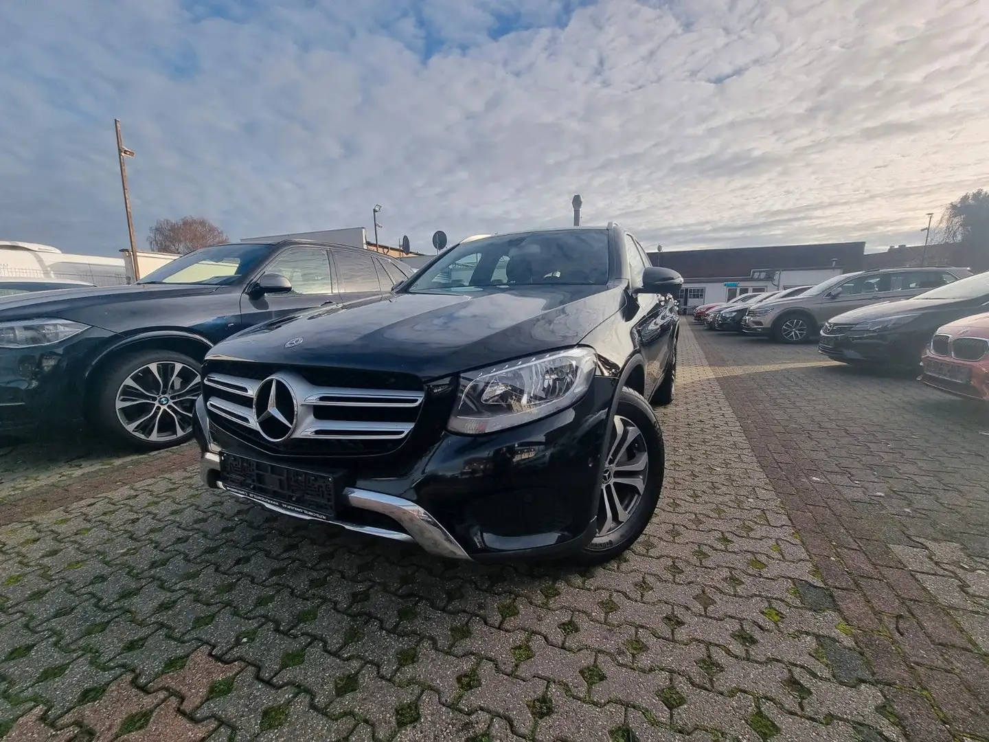Mercedes-Benz GLC 350 d 4Matic-1HD-NAVI-TEMPOMA-SITZHZ-GARANTI Schwarz - 2
