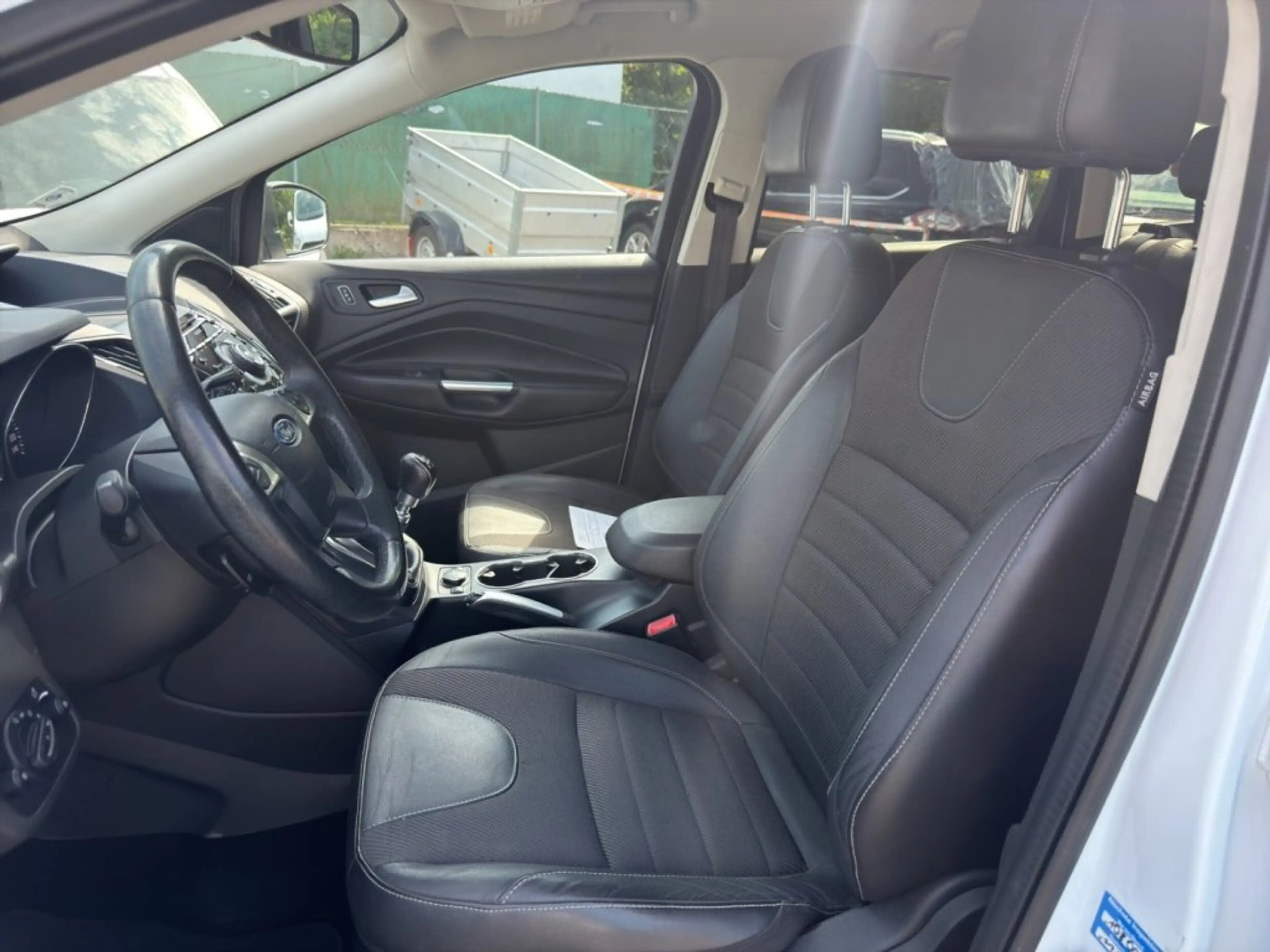 Ford Kuga 2,0 TDCi Titanium — photo 6