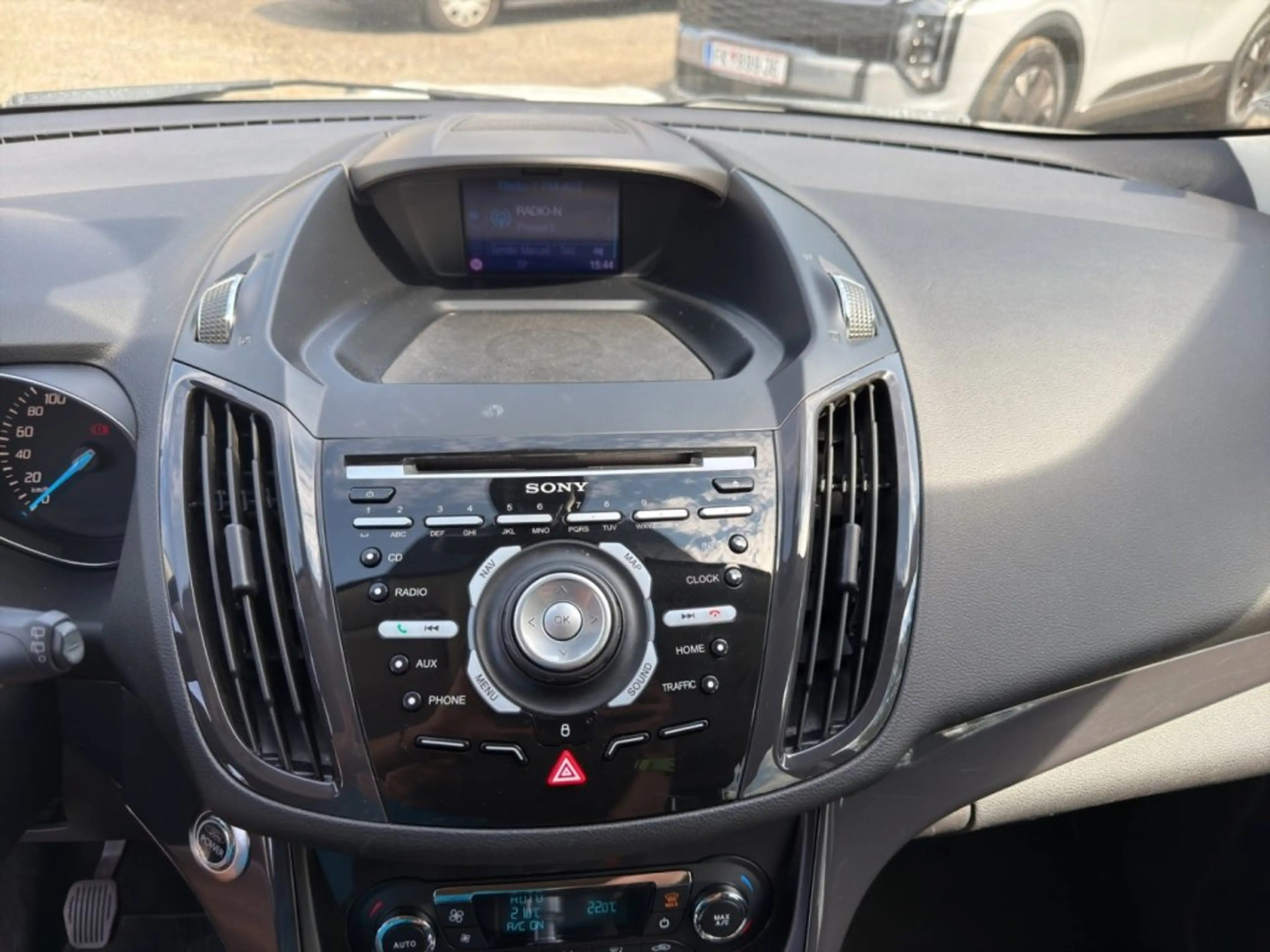 Ford Kuga 2,0 TDCi Titanium — photo 10
