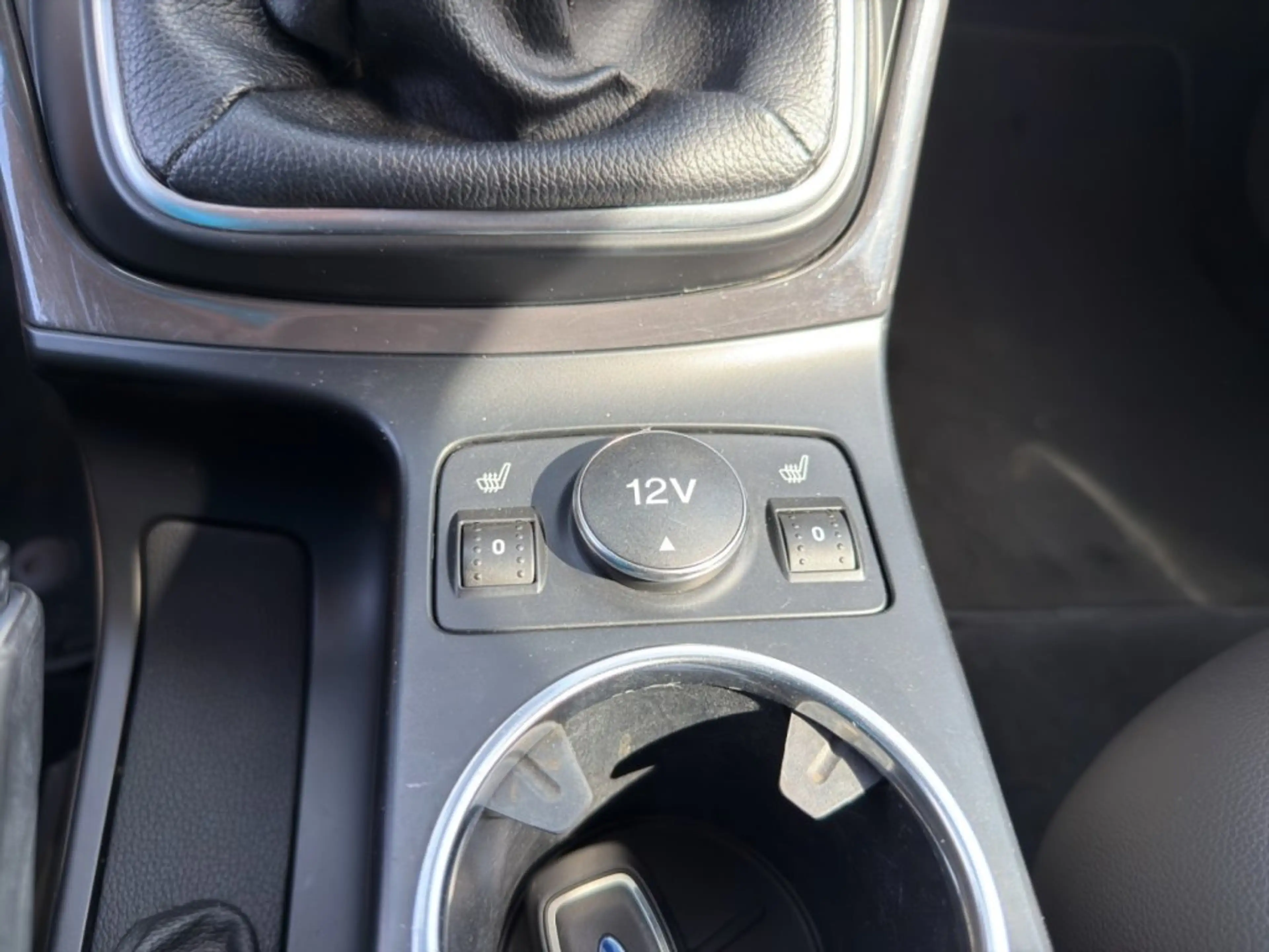 Ford Kuga 2,0 TDCi Titanium — photo 9