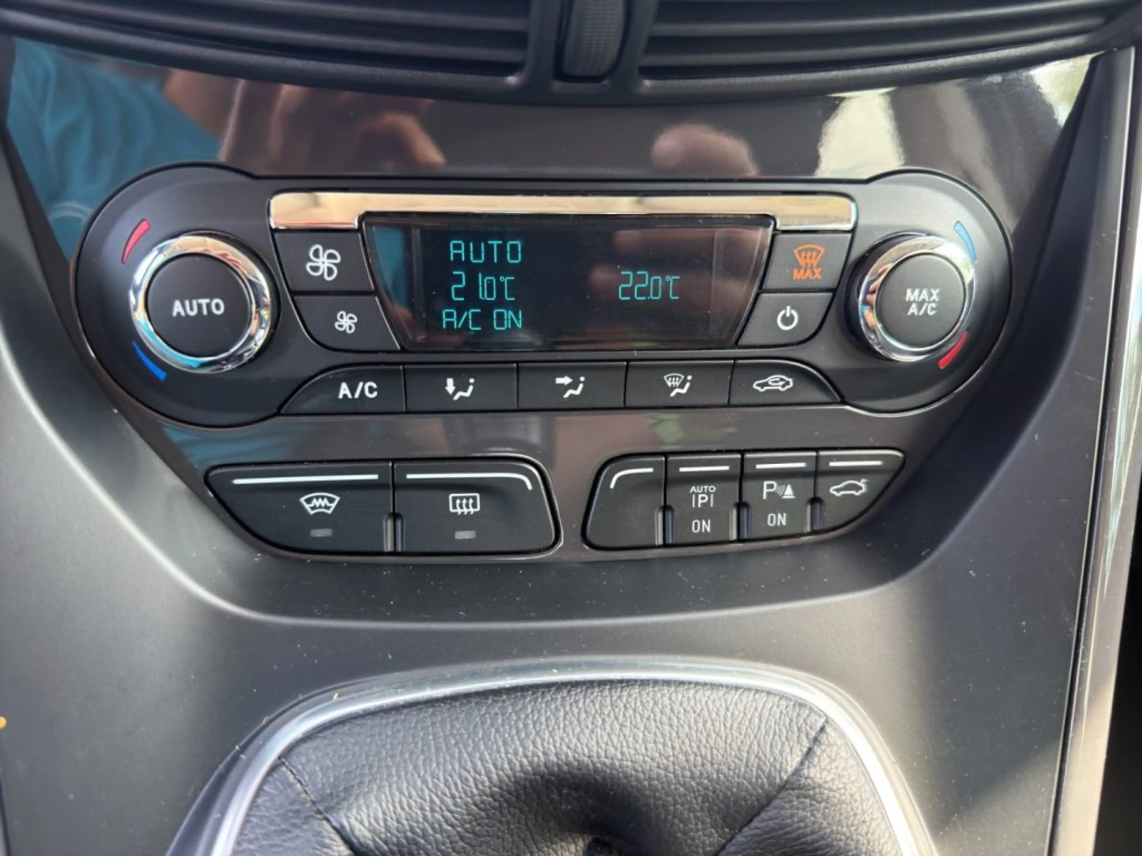 Ford Kuga 2,0 TDCi Titanium — photo 8