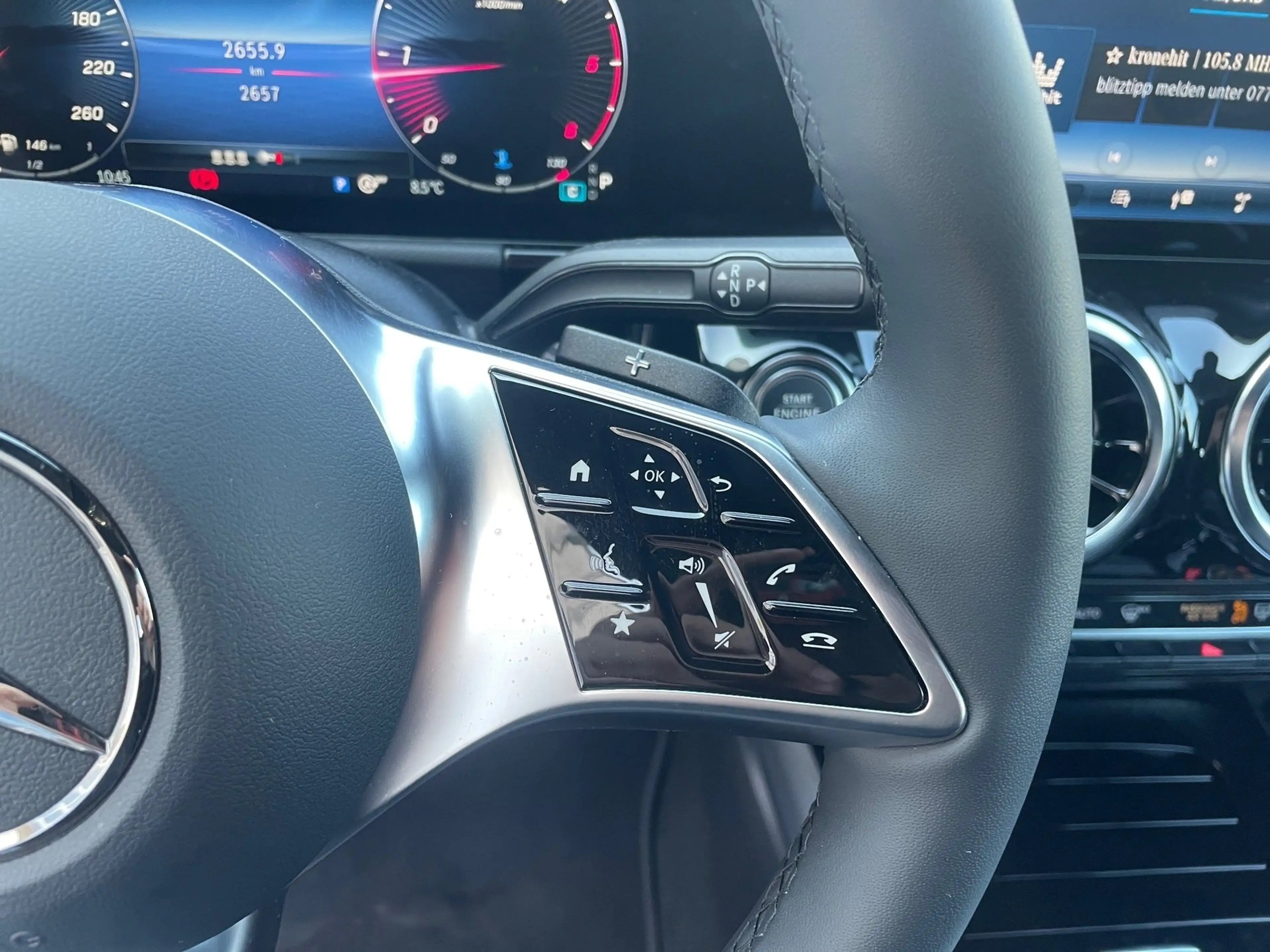 Mercedes-Benz GLA 180 d AUT Kam. KlimaA LED LM Navi PDC SHZ — photo 15