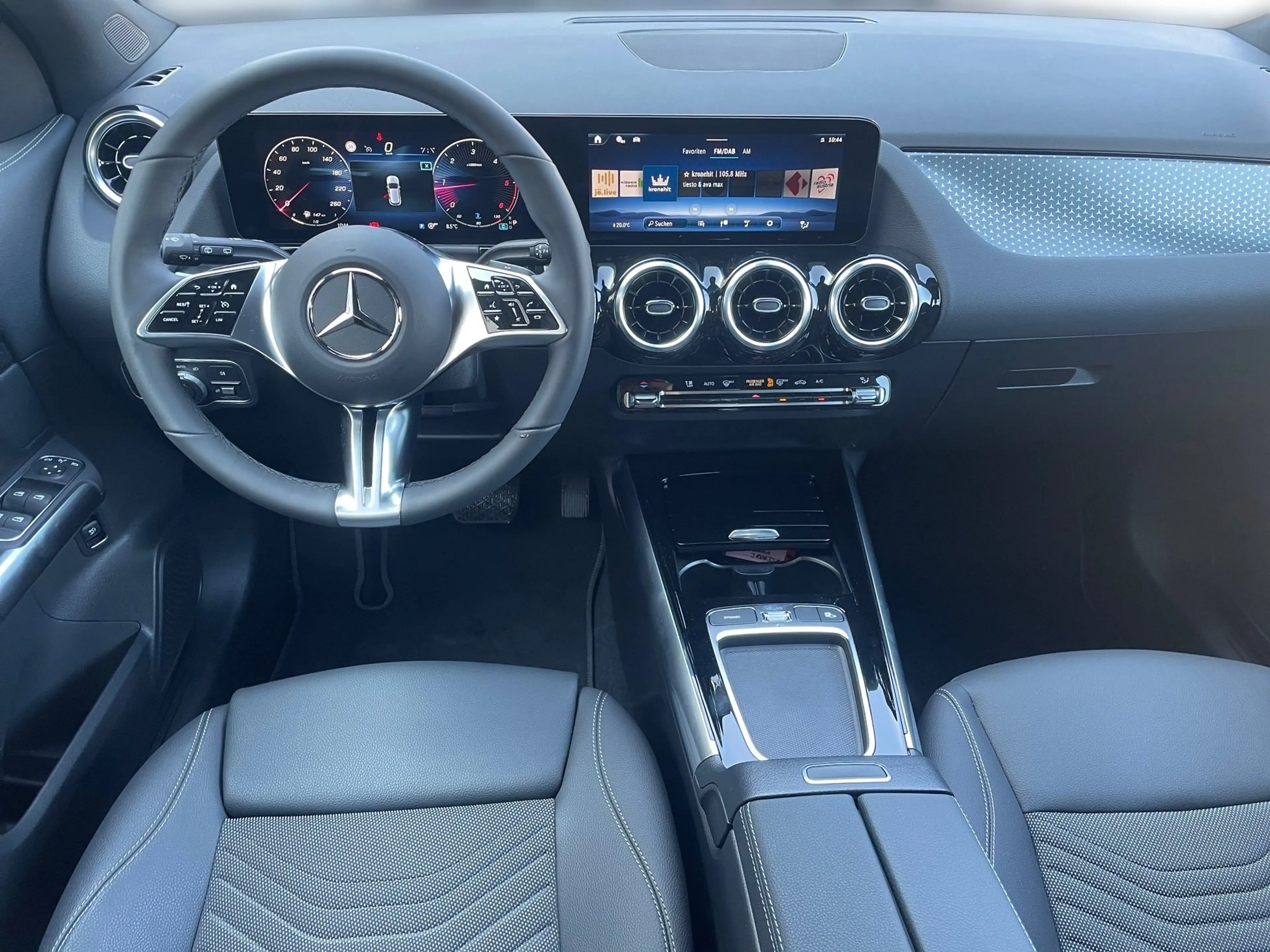 Mercedes-Benz GLA 180 d AUT Kam. KlimaA LED LM Navi PDC SHZ — photo 9