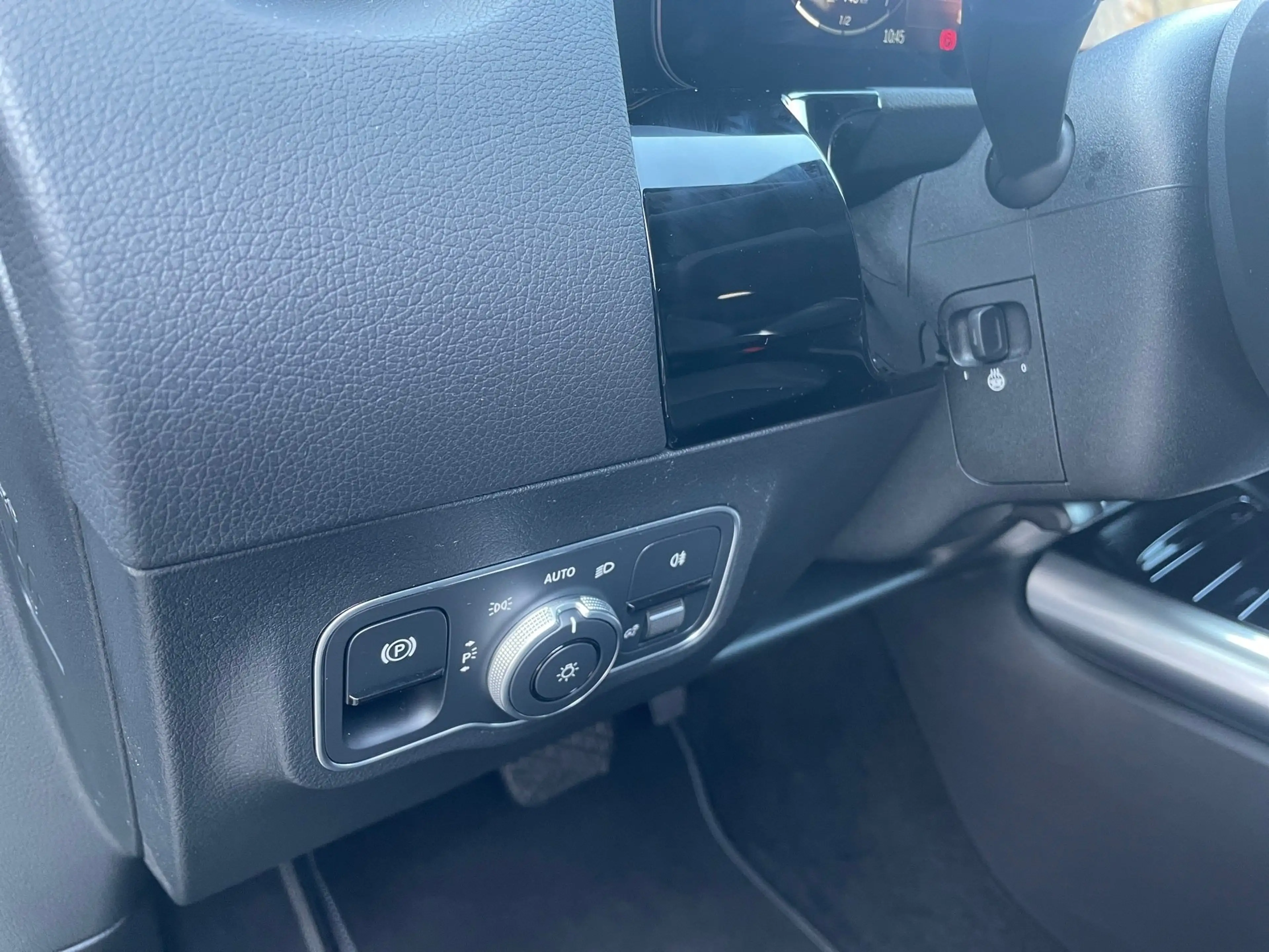 Mercedes-Benz GLA 180 d AUT Kam. KlimaA LED LM Navi PDC SHZ — photo 13