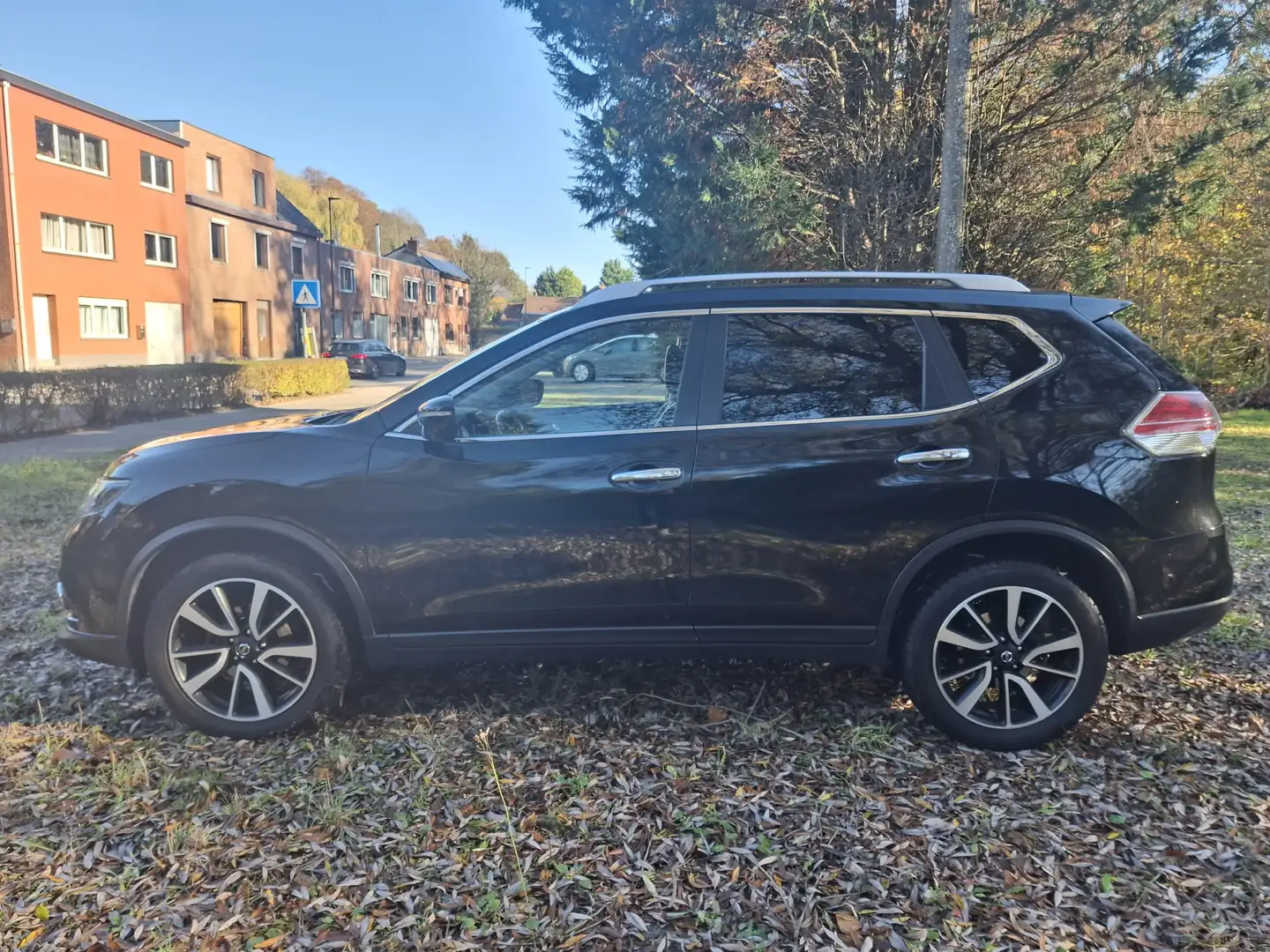 Nissan X-Trail X-Trail 1.6 dCi Tekna Zwart - 2