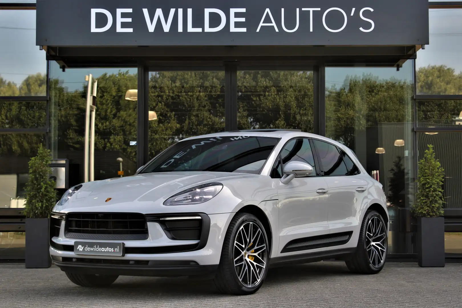 Porsche Macan 2.0 SportDesign Krijt Pano Luchtvering Trekhaak Bo Grijs - 1