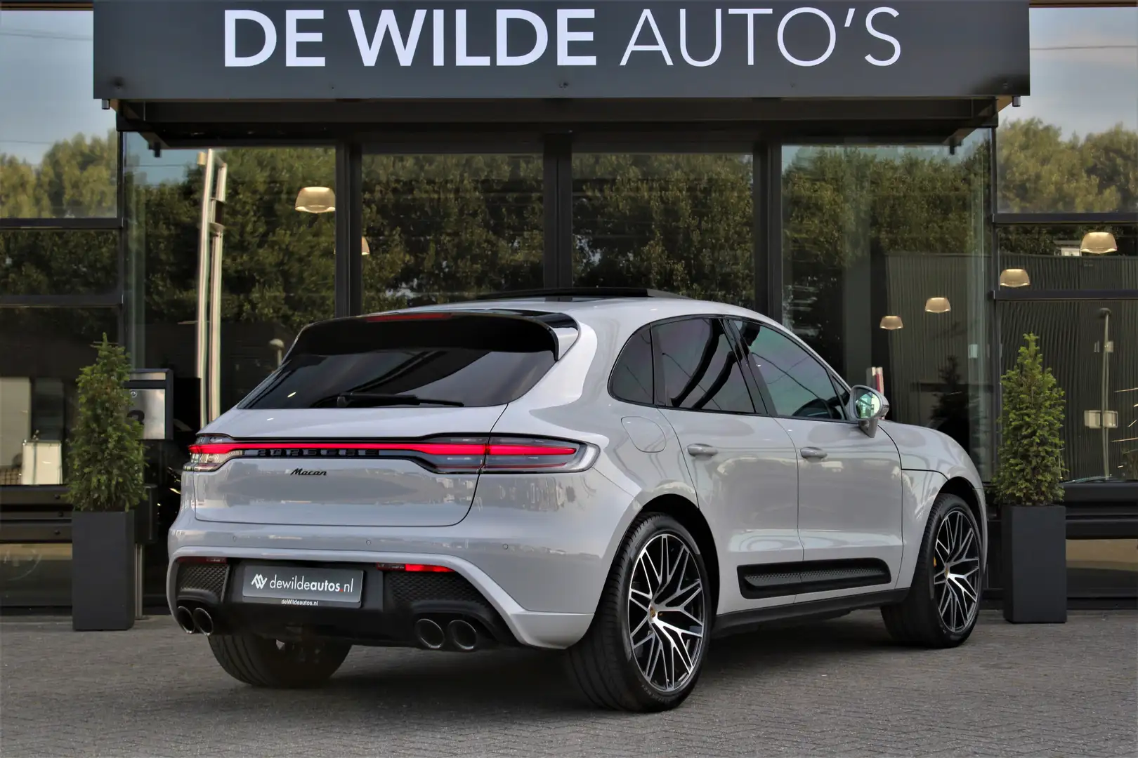 Porsche Macan 2.0 SportDesign Krijt Pano Luchtvering Trekhaak Bo Grijs - 2