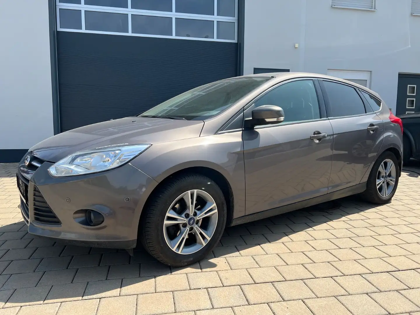 Ford Focus Lim. Sync Edition Braun - 2