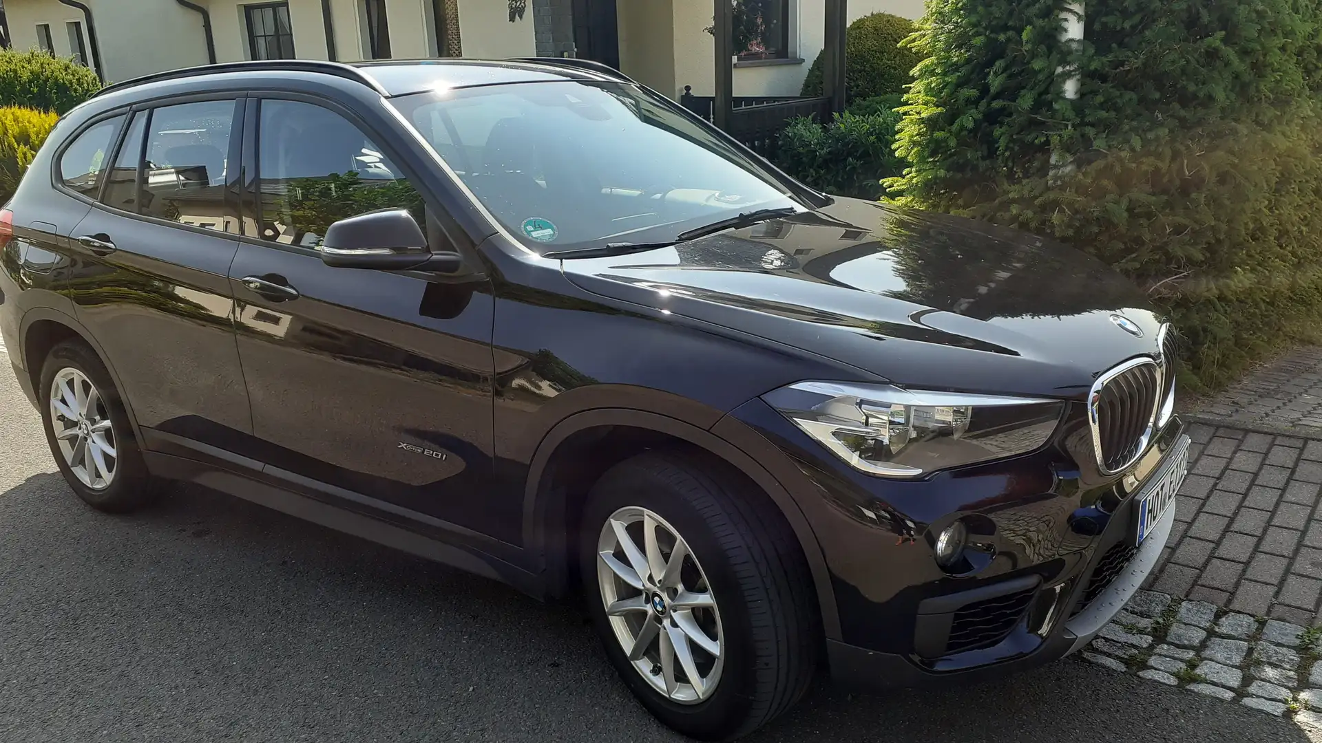 BMW X1 X1 xDrive20i Schwarz - 1