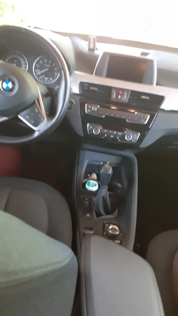 BMW X1 X1 xDrive20i Schwarz - 2