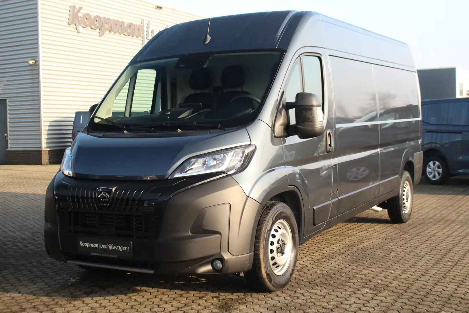 Peugeot Boxer 2.2BlueHDi 180pk S&S L3H2 3.5t | Automaat | Carpla Grijs - 2